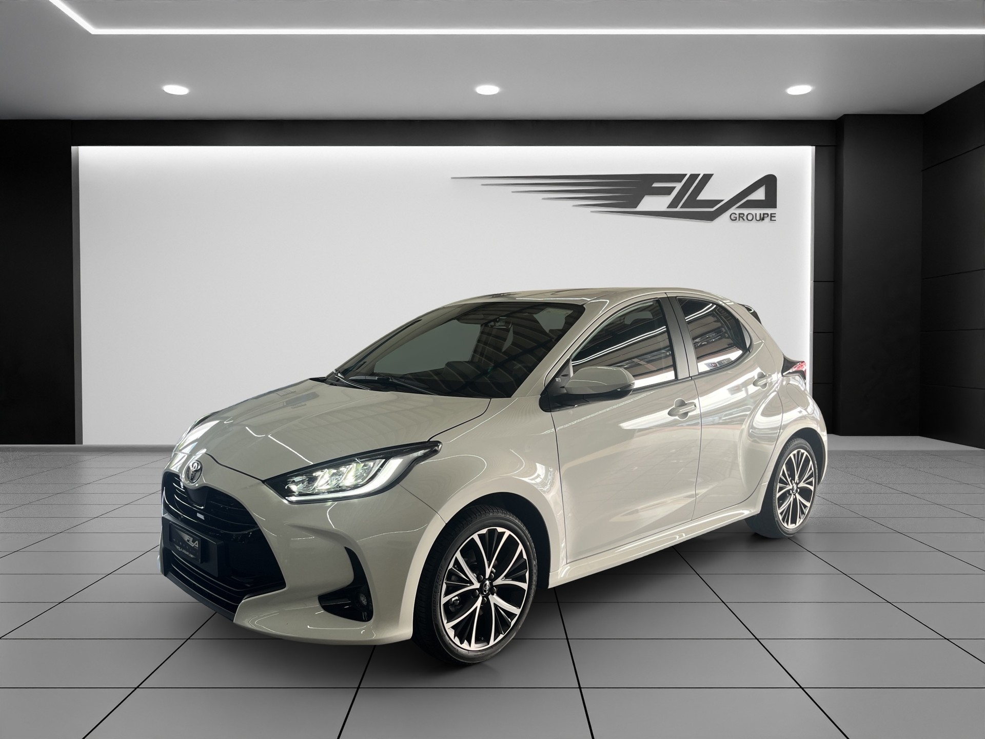TOYOTA Yaris 1.5 VVT-i HSD Trend-image-1