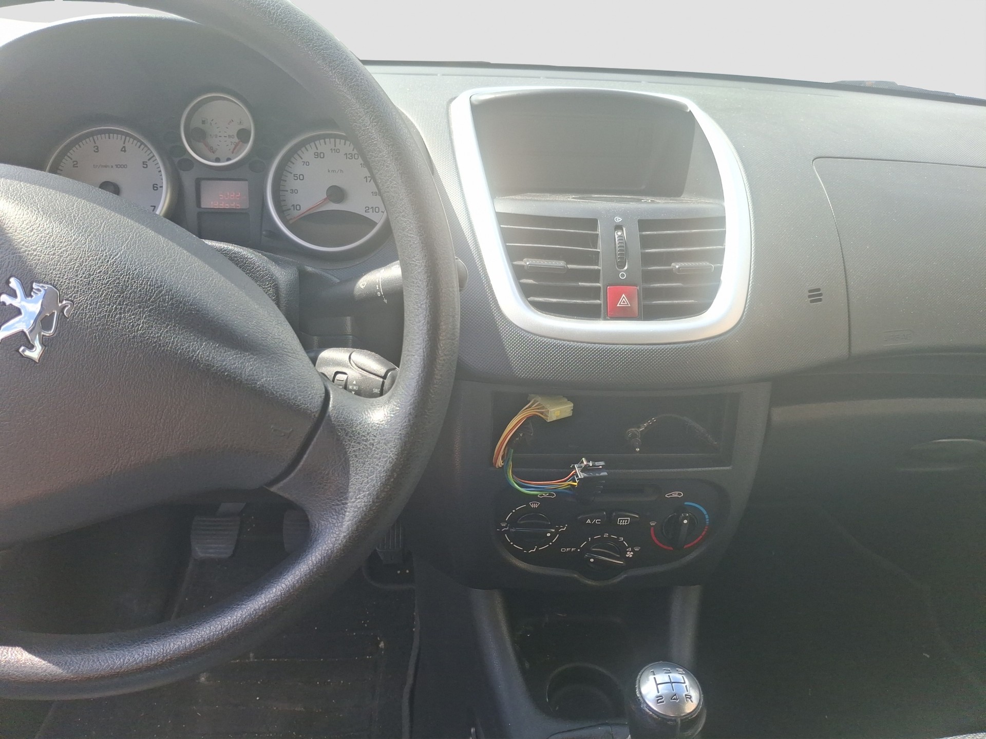 PEUGEOT 206+ 1.4 Trendy-image-7