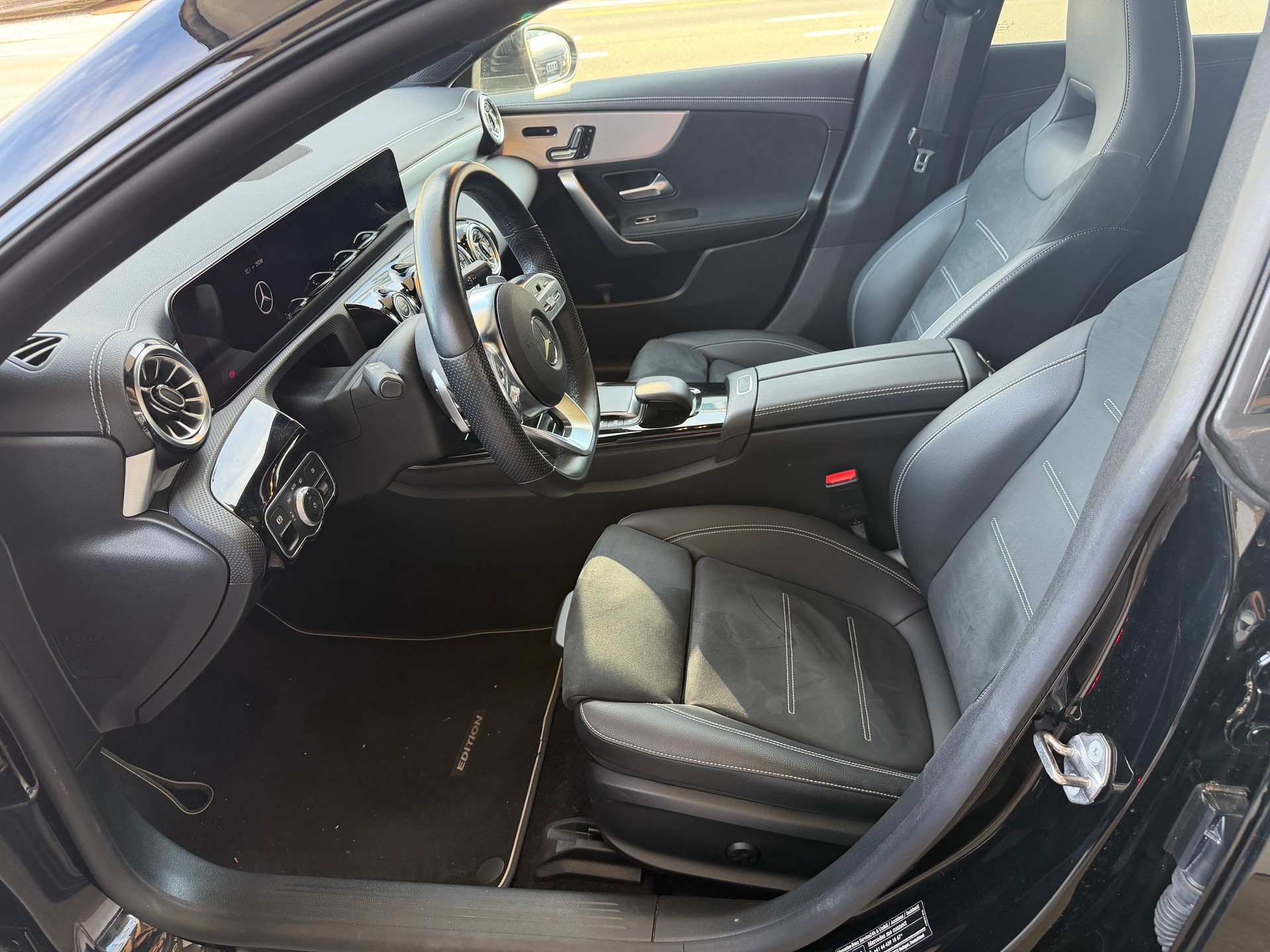MERCEDES-BENZ CLA Shooting Brake 220 d 4Matic AMG Line-image-6