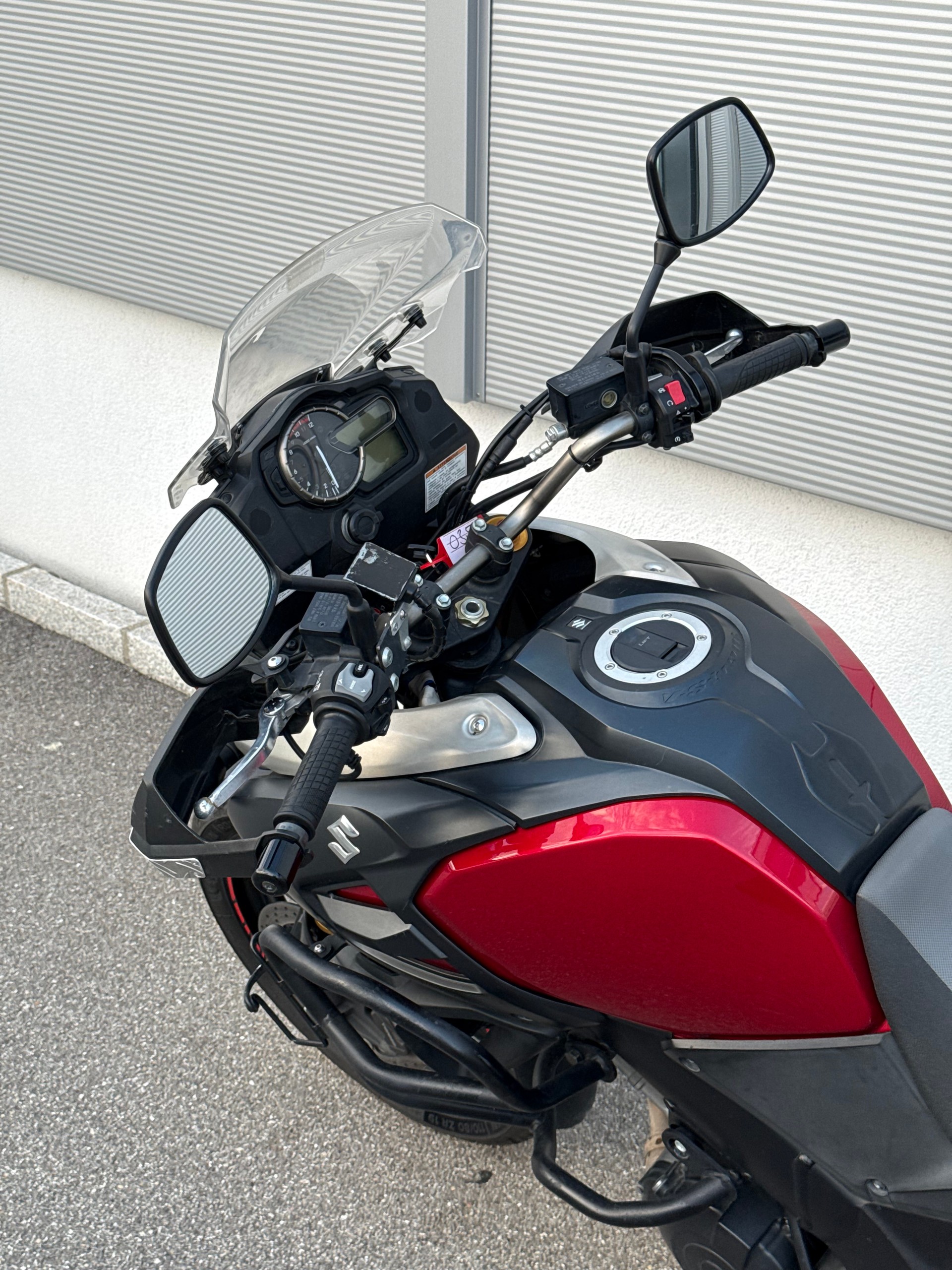 SUZUKI DL 1000 V-Strom L4-image-8