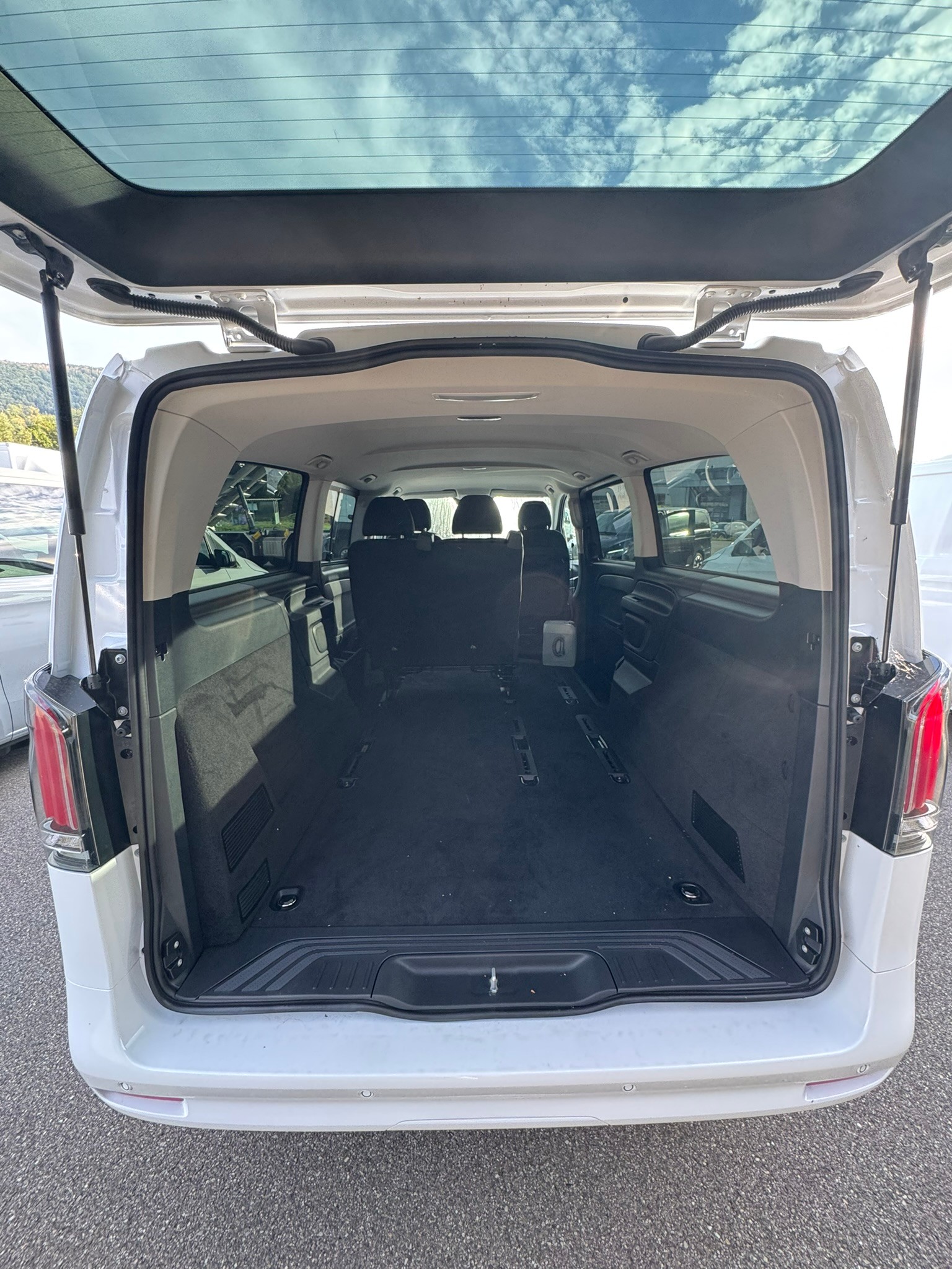 MERCEDES-BENZ Vito 116 CDI Extralang Tourer 9G-Tronic 4M Pro-image-4