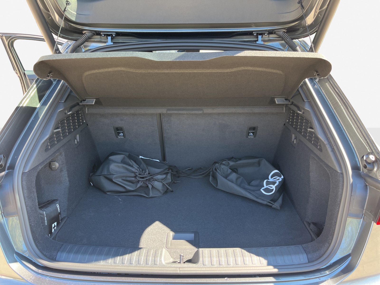 AUDI A3 Sportback TFSI e 200 kW S line Attraction S tronic-image-12