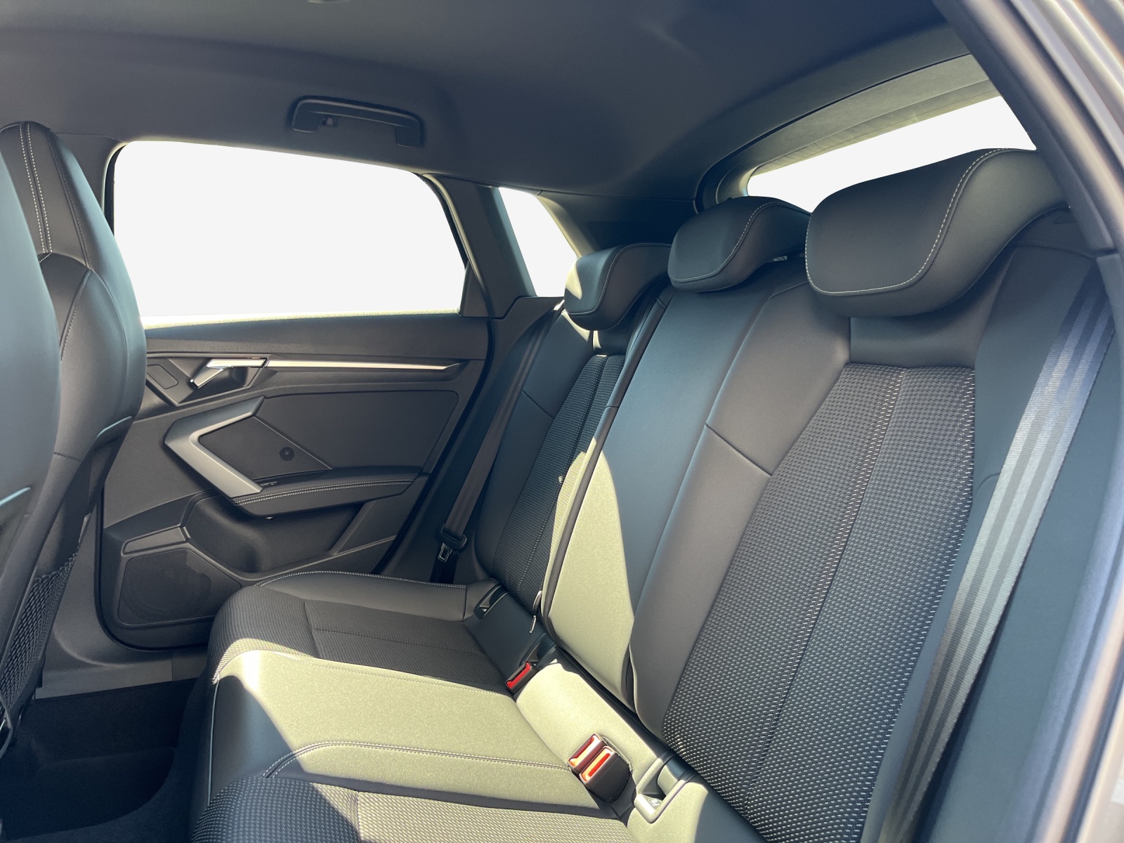 AUDI A3 Sportback TFSI e 200 kW S line Attraction S tronic-image-11