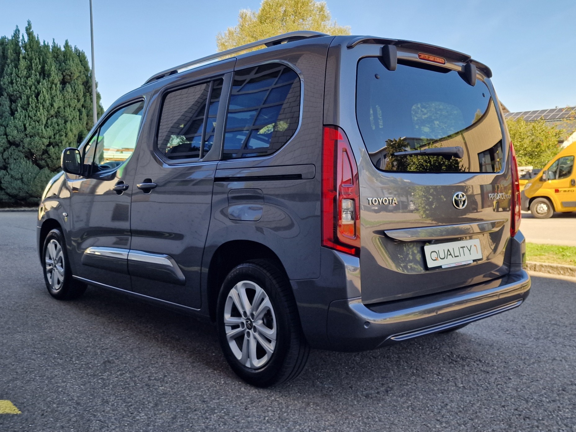 TOYOTA Proace City Verso 1.2 Combi Medium-image-5