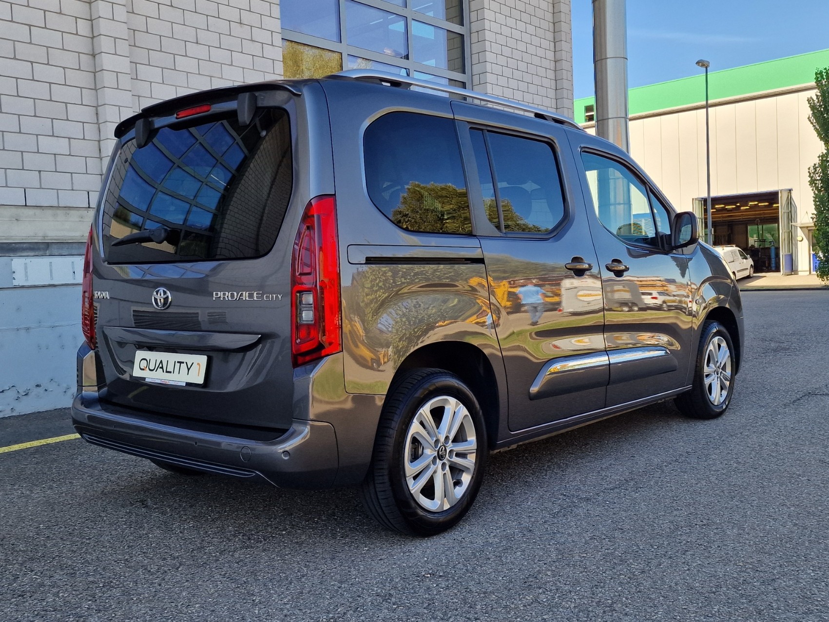 TOYOTA Proace City Verso 1.2 Combi Medium-image-4