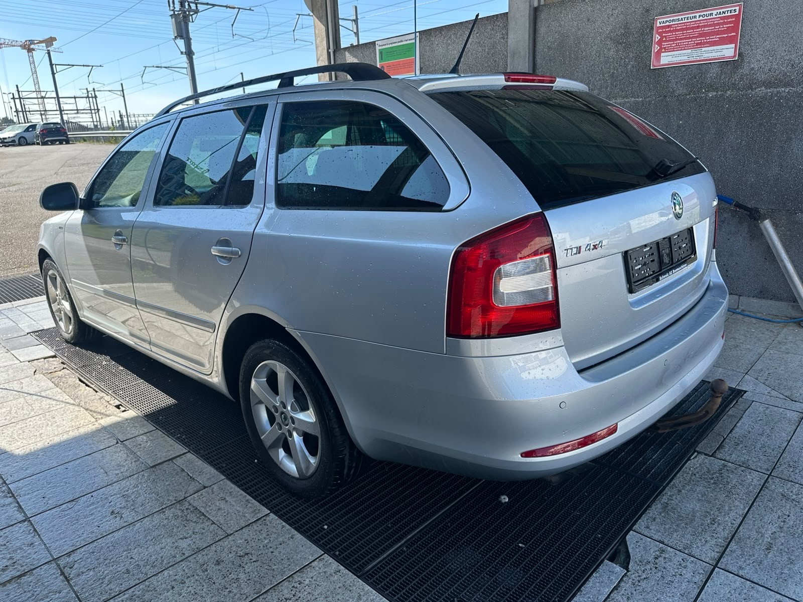 SKODA Octavia Combi 2.0 TDI Elegance 4x4-image-5