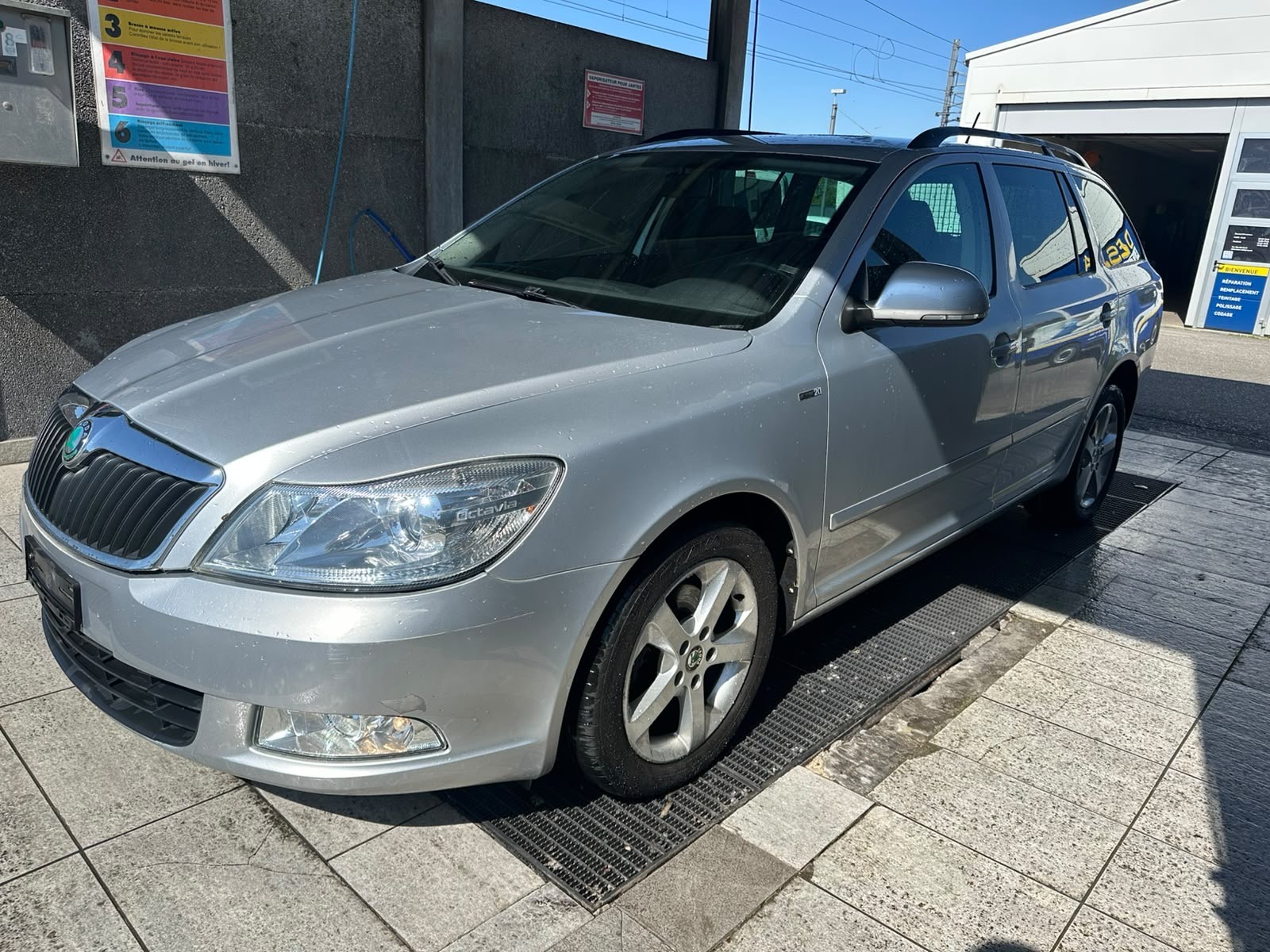 SKODA Octavia Combi 2.0 TDI Elegance 4x4-image-0