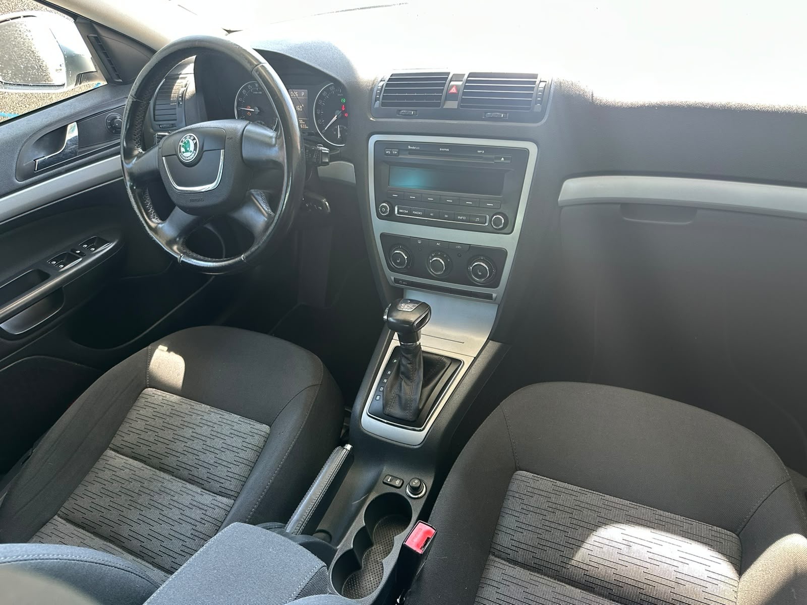 SKODA Octavia Combi 2.0 TDI Elegance 4x4-image-7