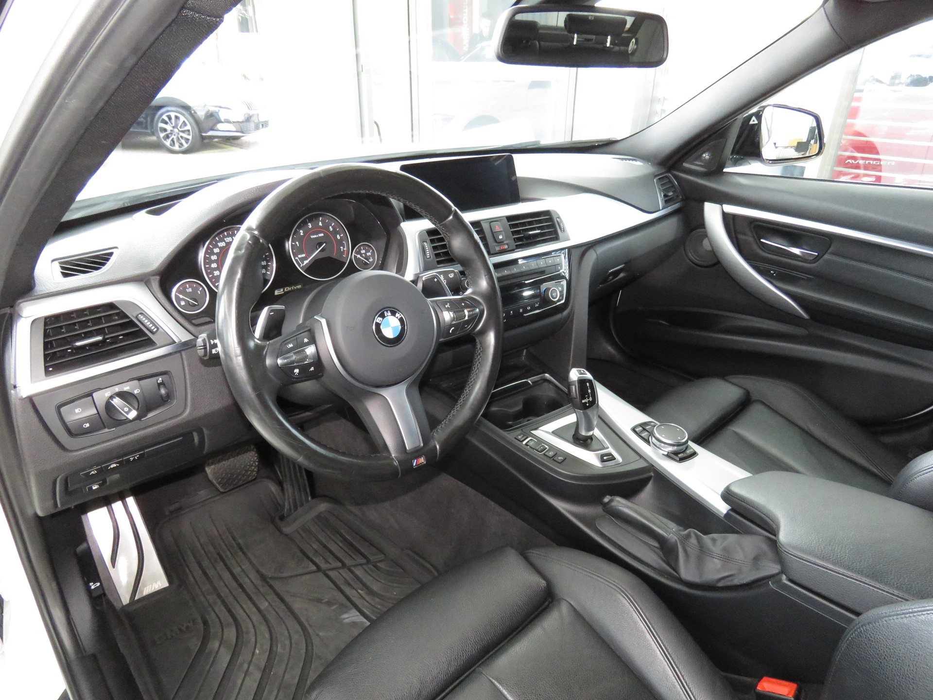 BMW 330e iPerformance M Sport Steptronic-image-6