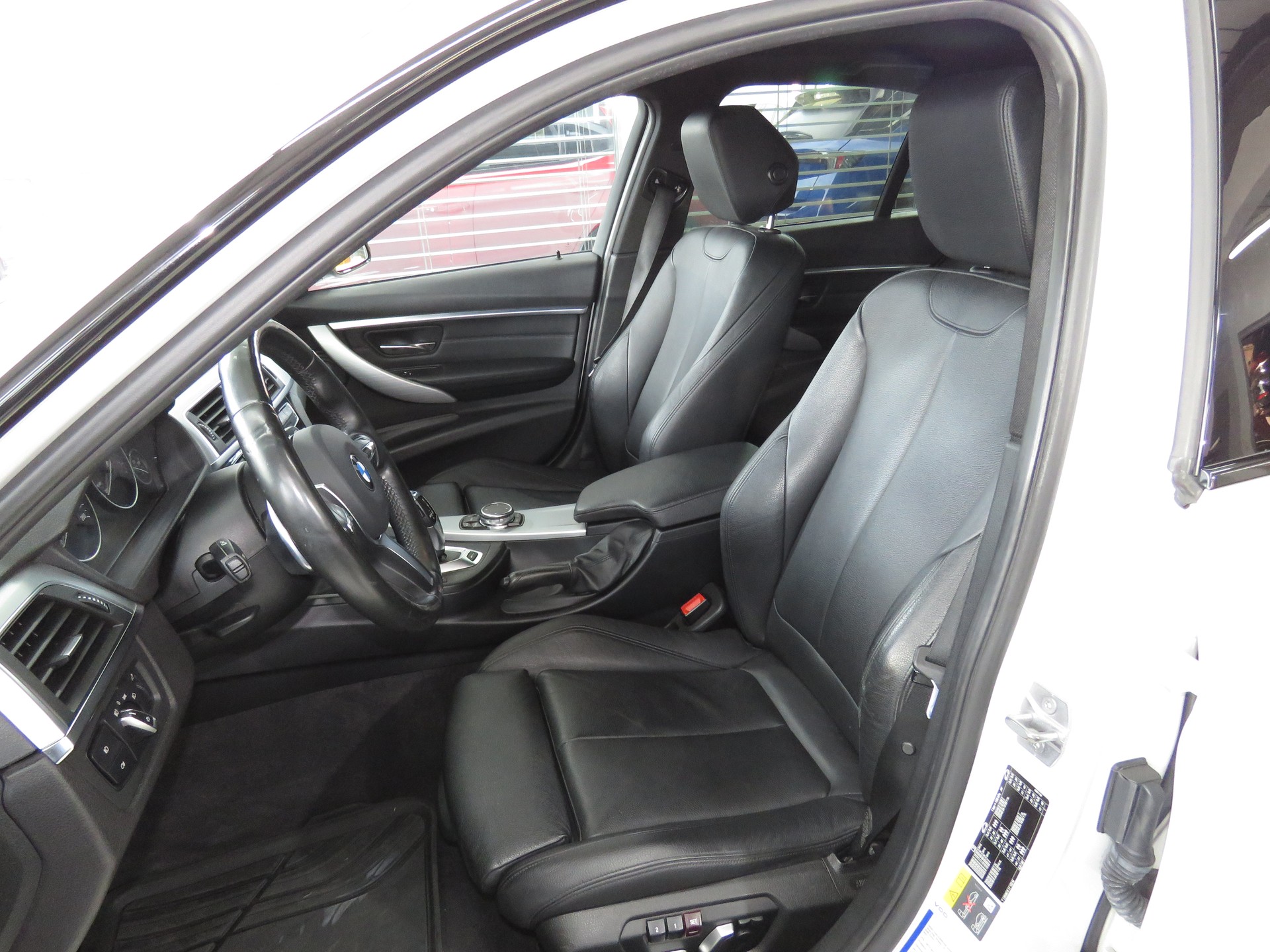 BMW 330e iPerformance M Sport Steptronic-image-7