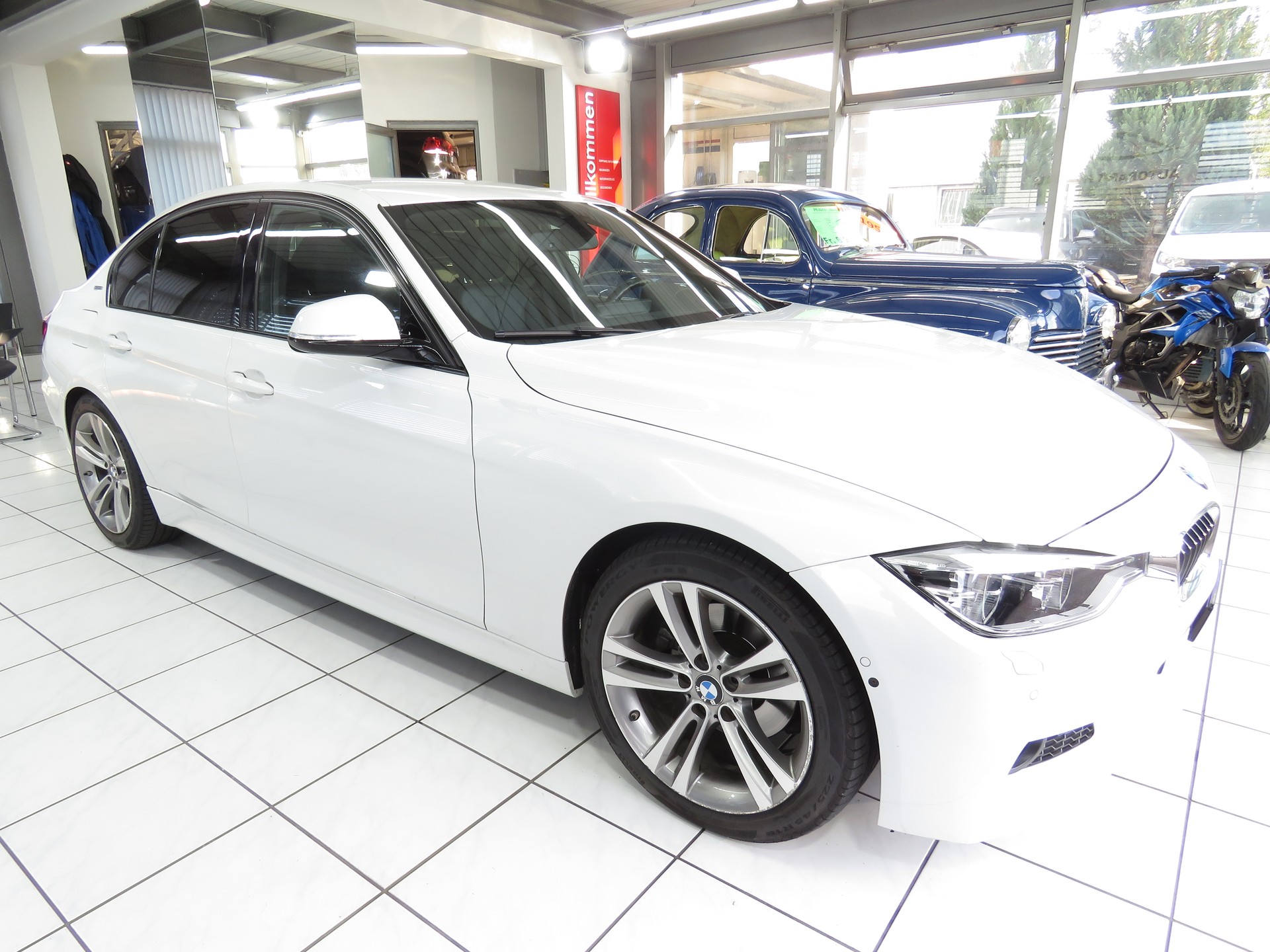 BMW 330e iPerformance M Sport Steptronic-image-2