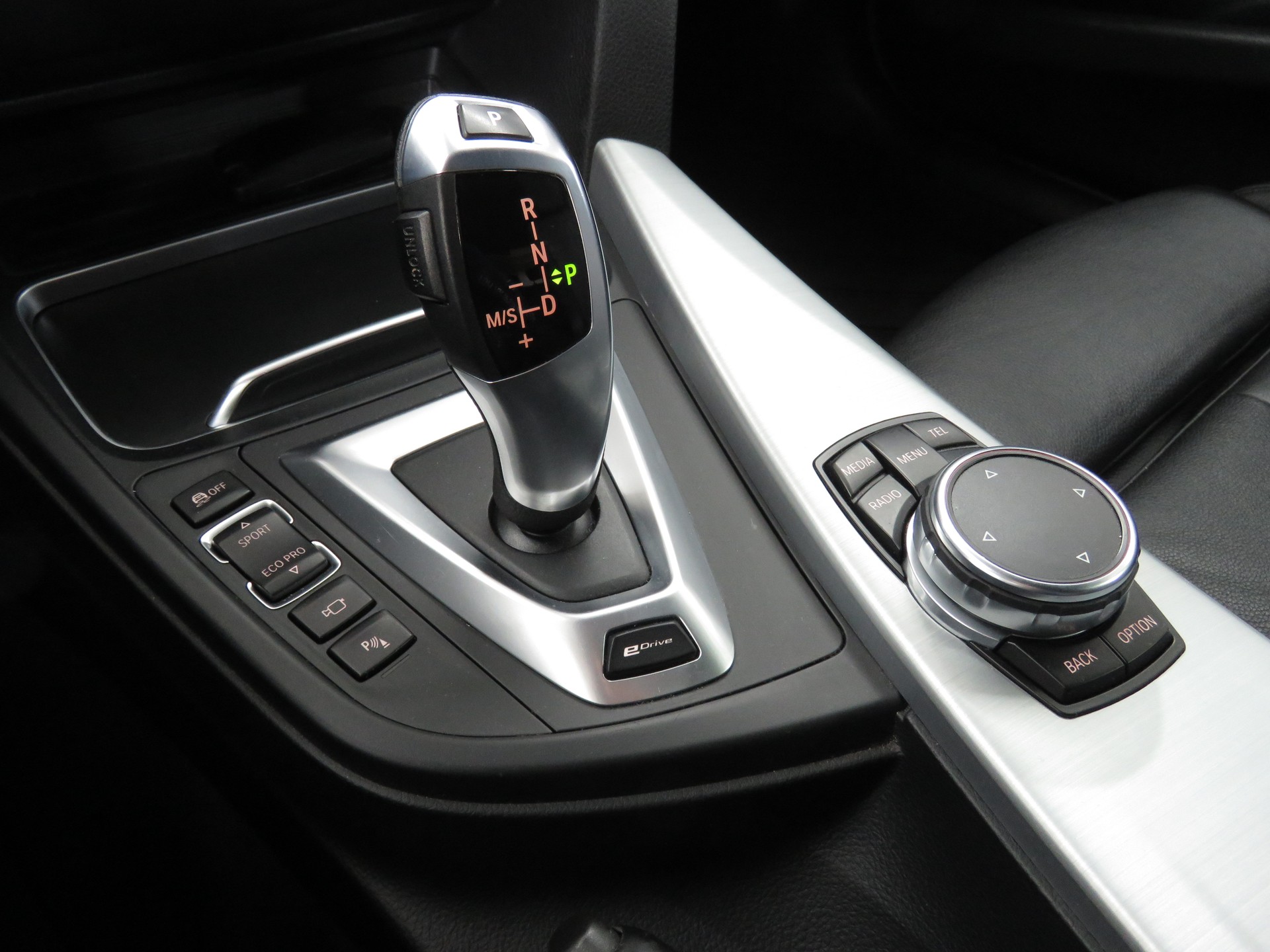 BMW 330e iPerformance M Sport Steptronic-image-14