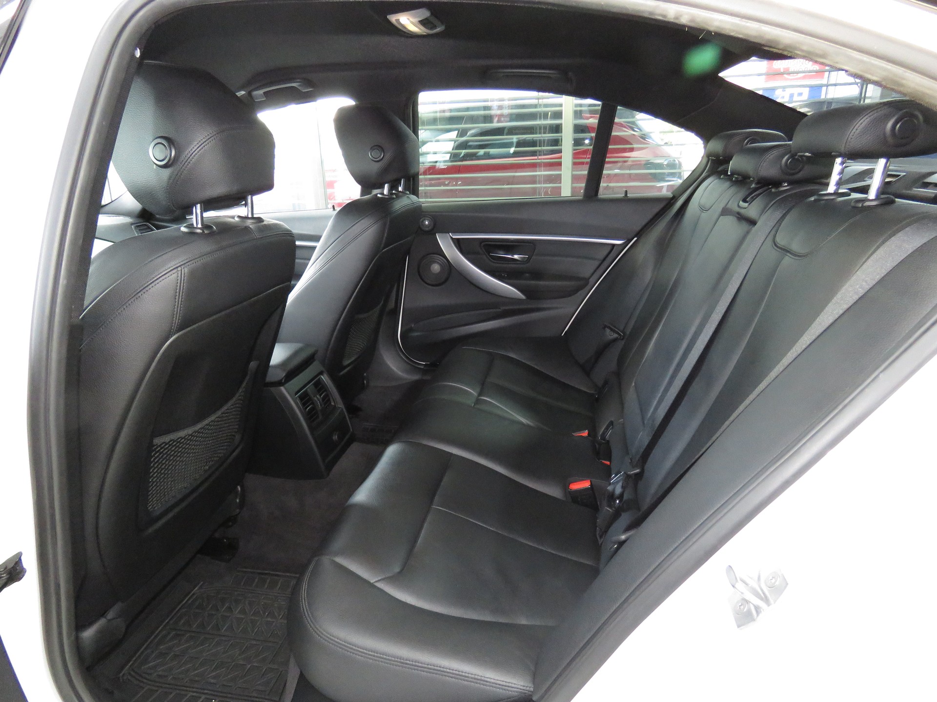 BMW 330e iPerformance M Sport Steptronic-image-8