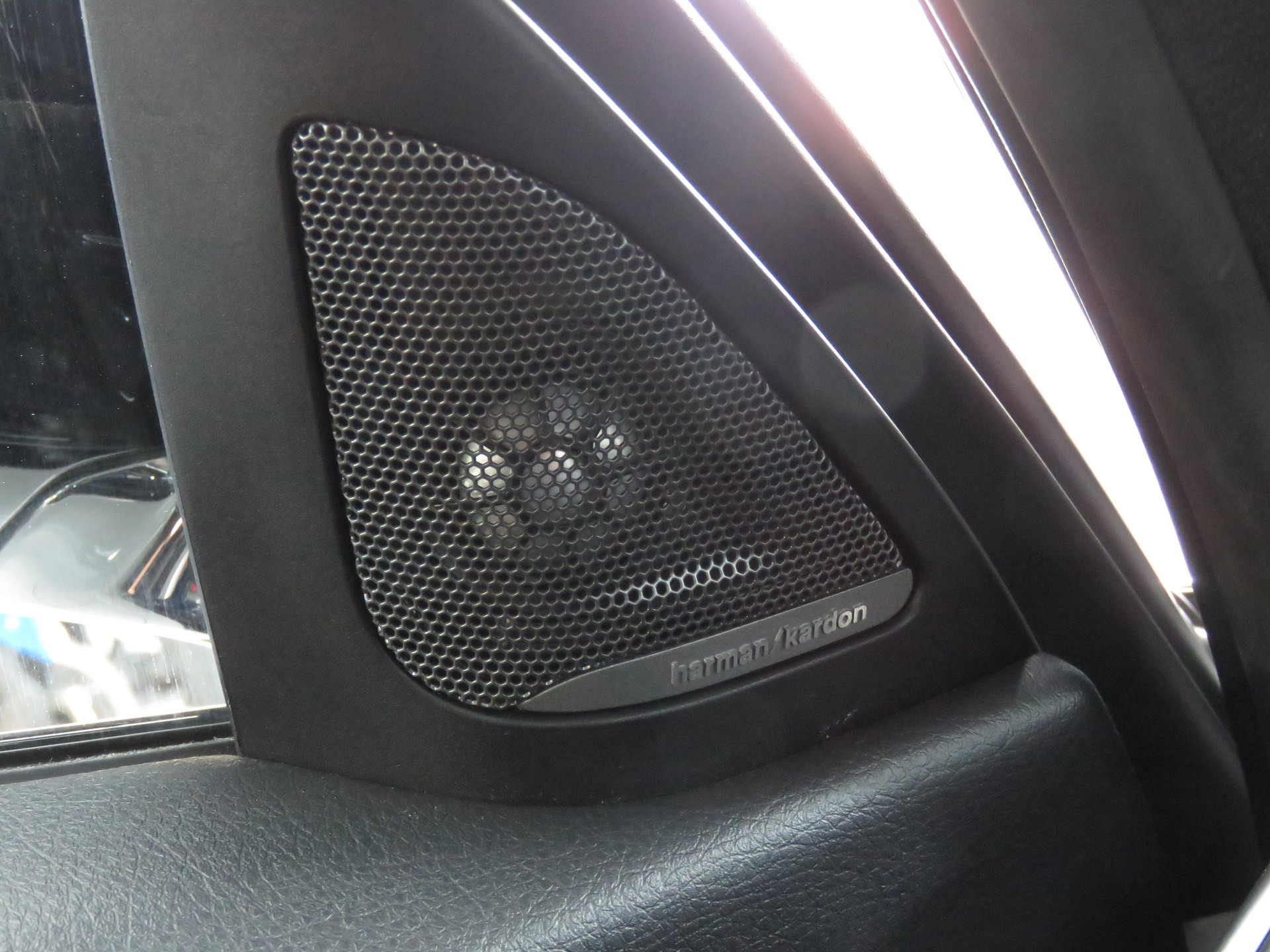 BMW 330e iPerformance M Sport Steptronic-image-22