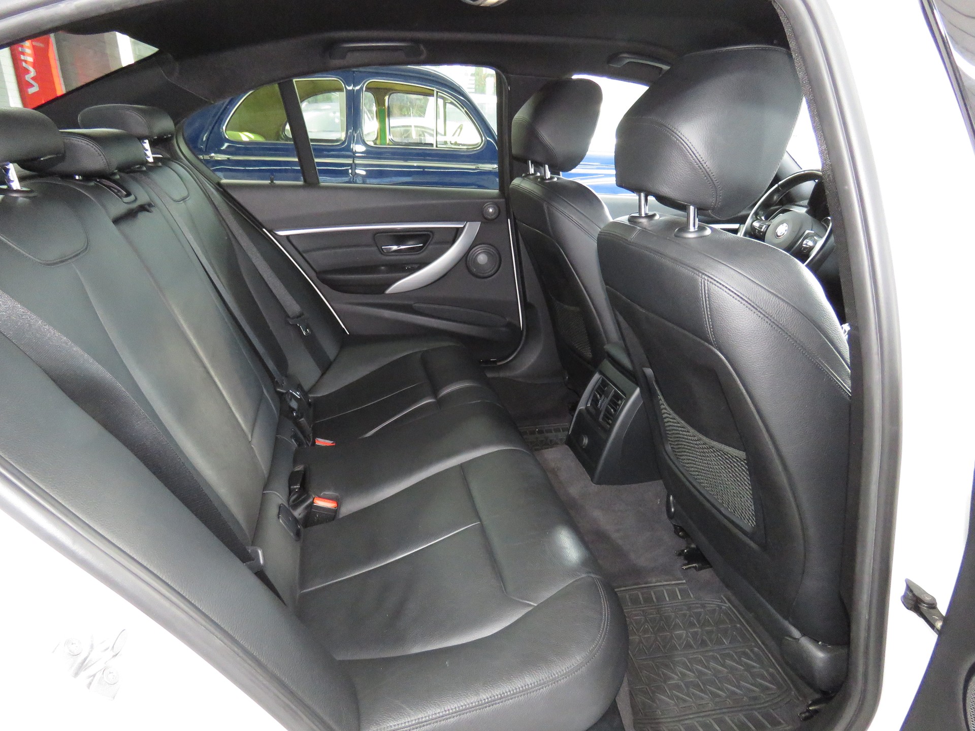 BMW 330e iPerformance M Sport Steptronic-image-11