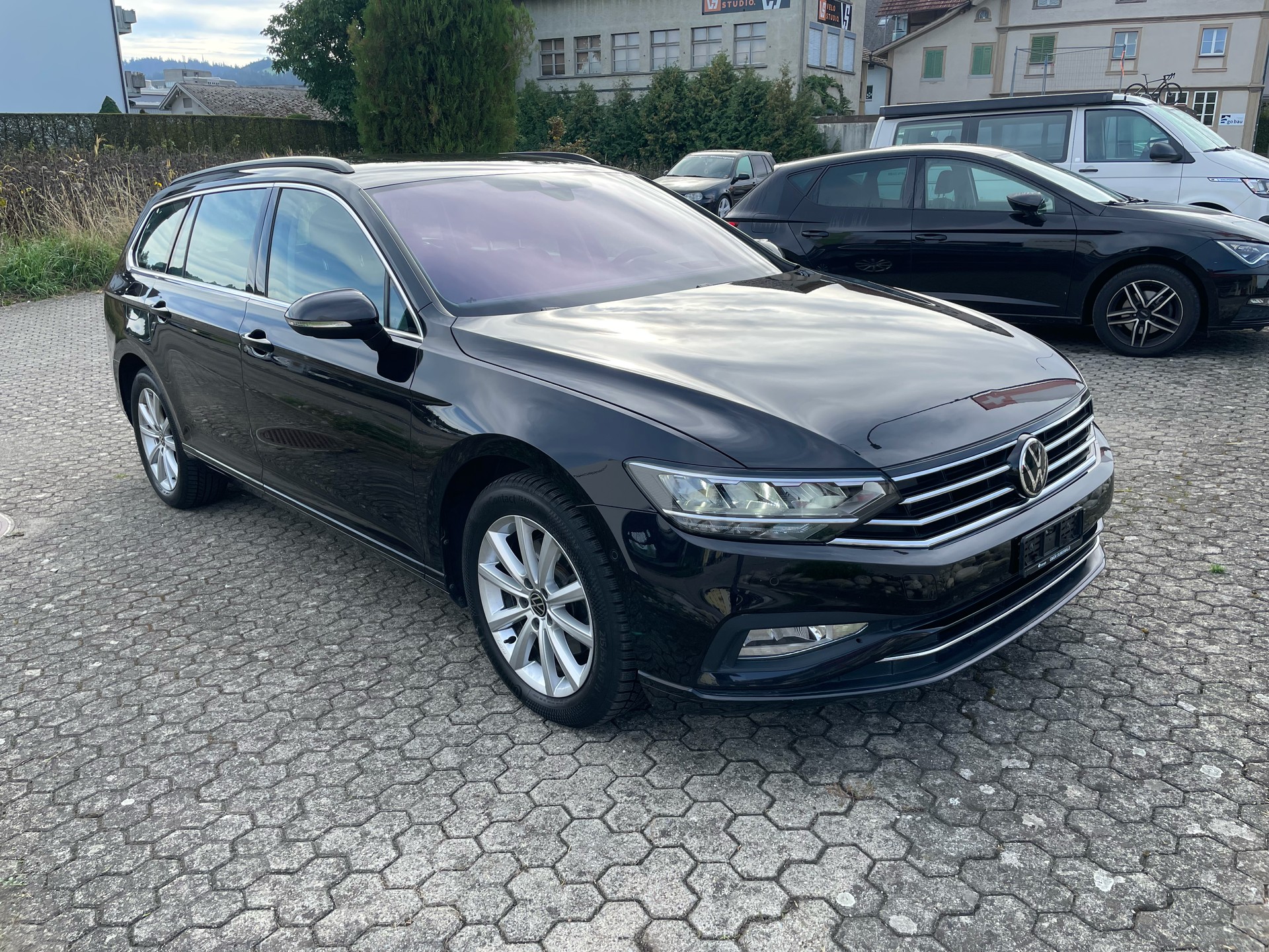 VW Passat 2.0 TDI BMT Business 4Motion DSG-image-2