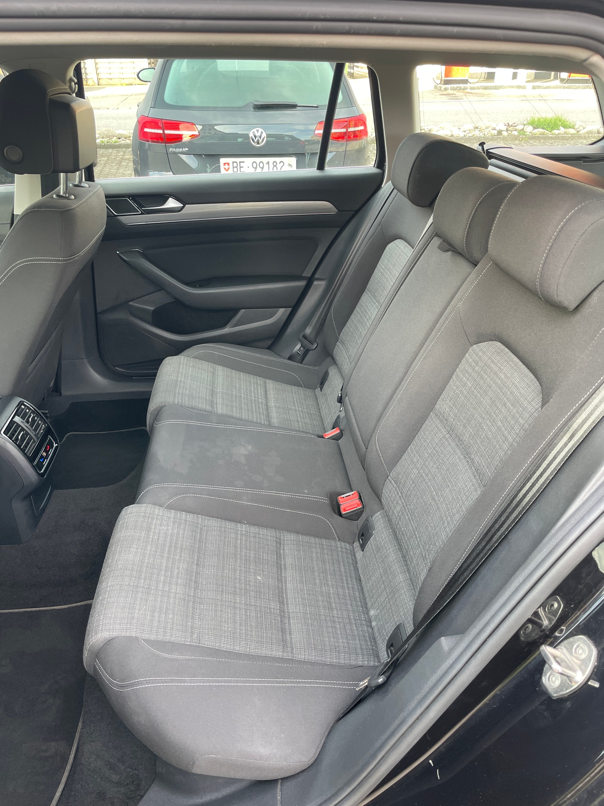 VW Passat 2.0 TDI BMT Business 4Motion DSG-image-8