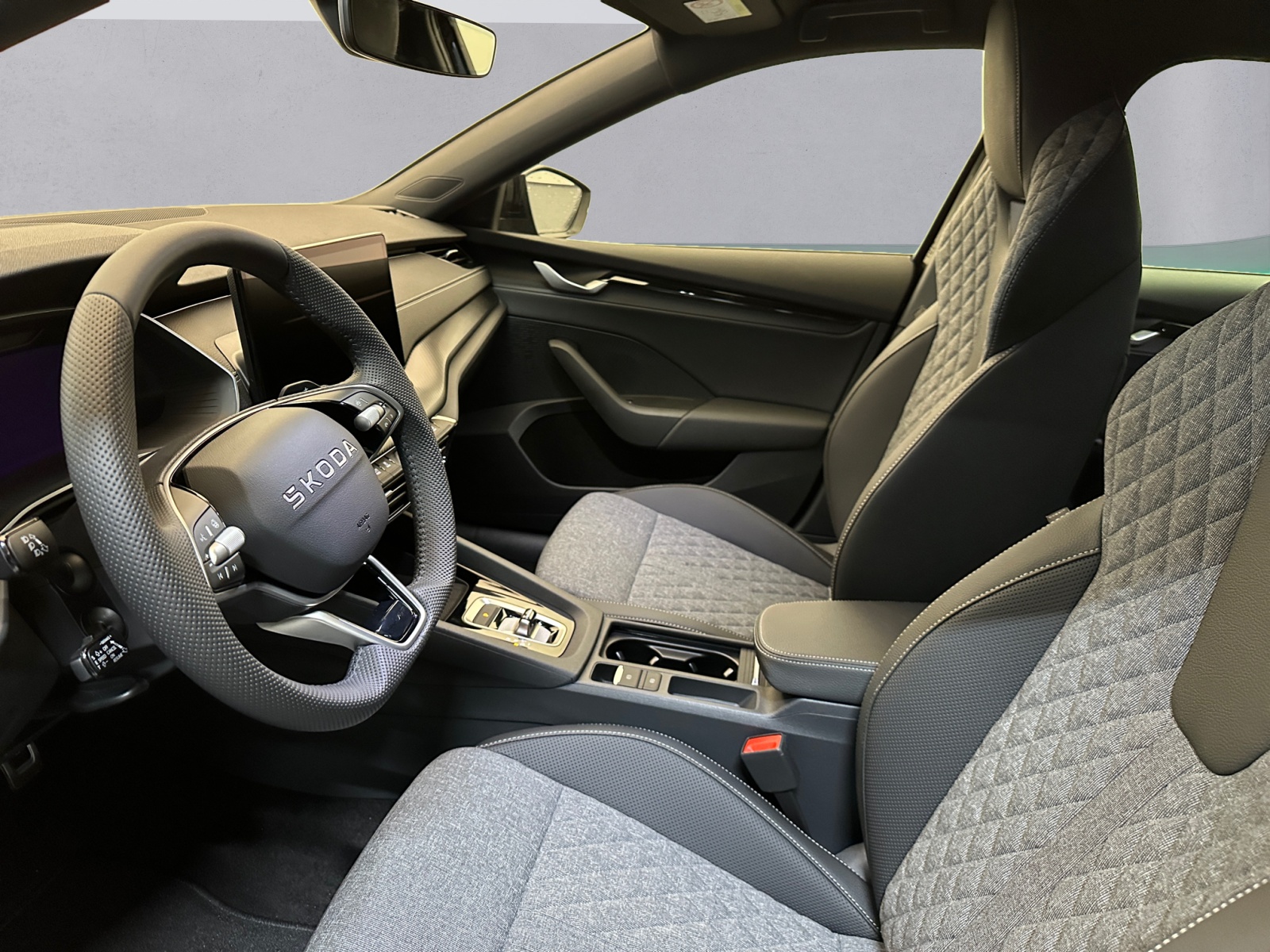 SKODA Octavia Combi 1.5 TSI mHEV DSG Dynamic-image-8