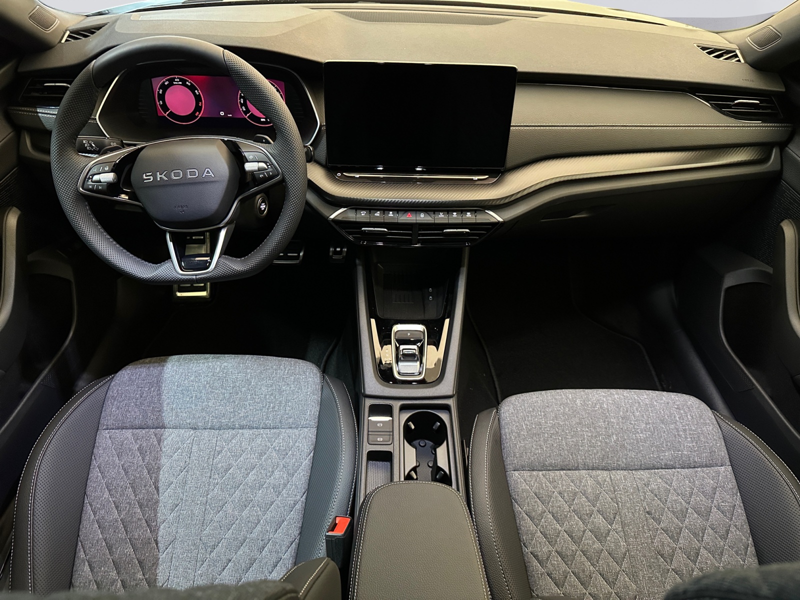 SKODA Octavia Combi 1.5 TSI mHEV DSG Dynamic-image-9
