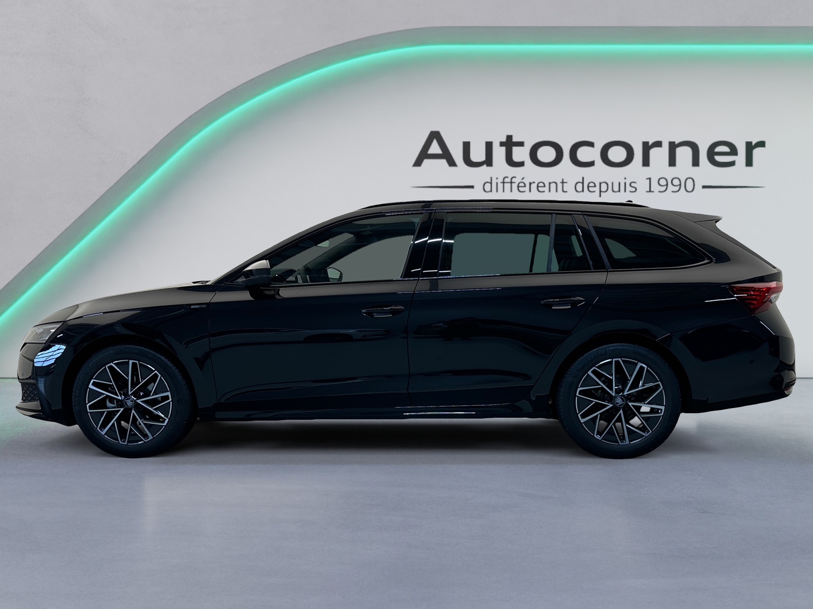SKODA Octavia Combi 1.5 TSI mHEV DSG Dynamic-showroom-element-1