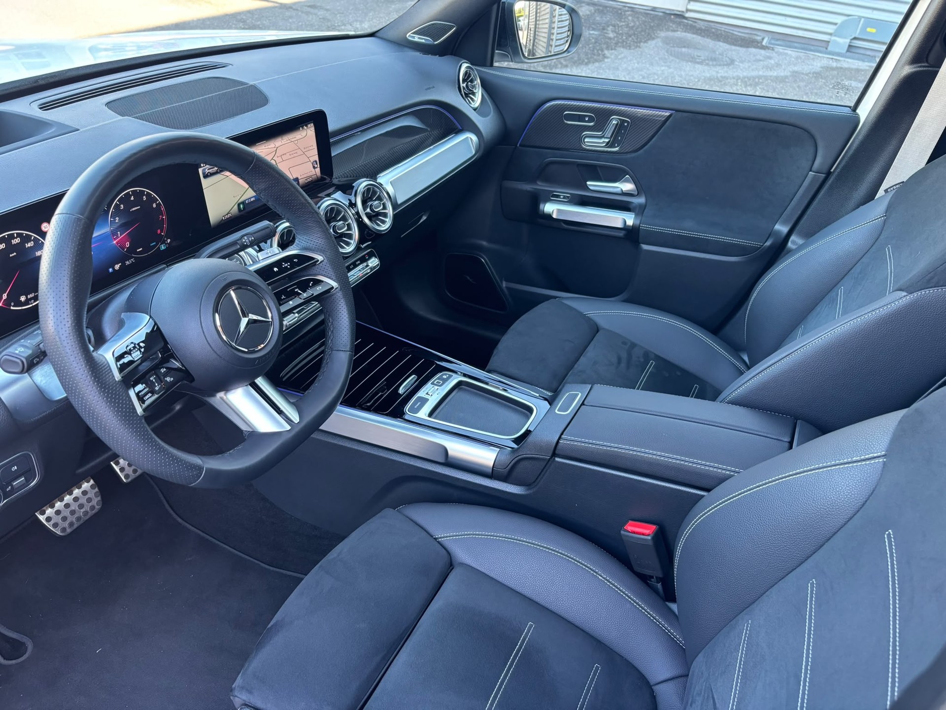 MERCEDES-BENZ GLB 250 AMG-Line 4Matic-image-6
