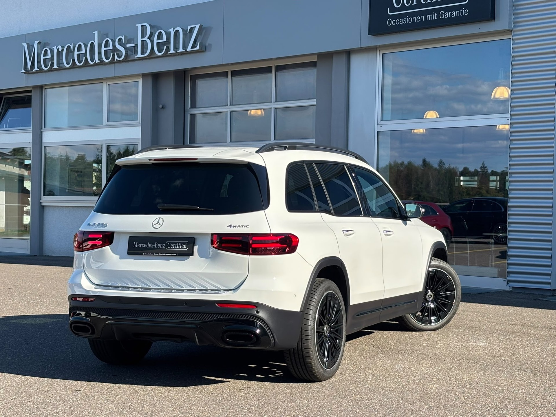 MERCEDES-BENZ GLB 250 AMG-Line 4Matic-image-3