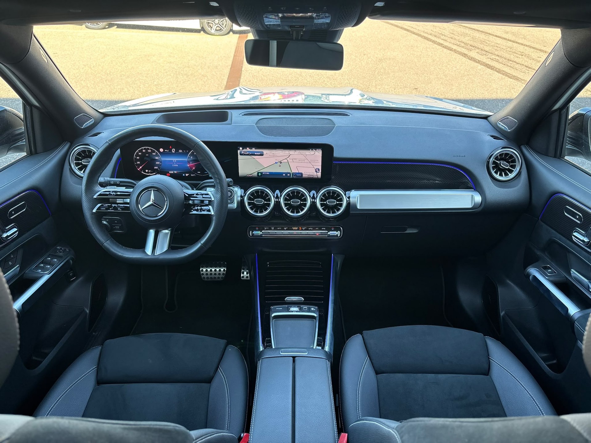 MERCEDES-BENZ GLB 250 AMG-Line 4Matic-image-7