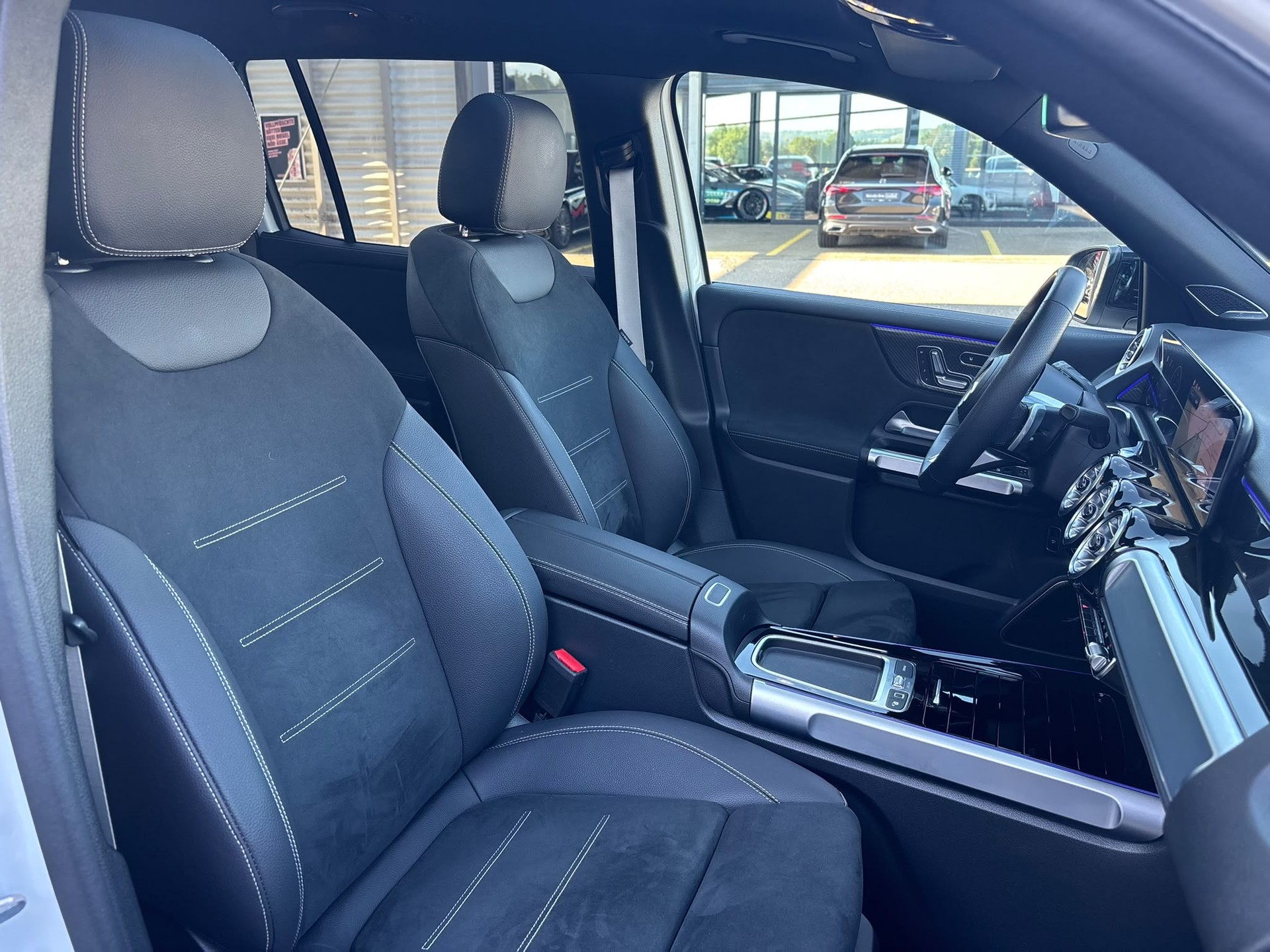 MERCEDES-BENZ GLB 250 AMG-Line 4Matic-image-8