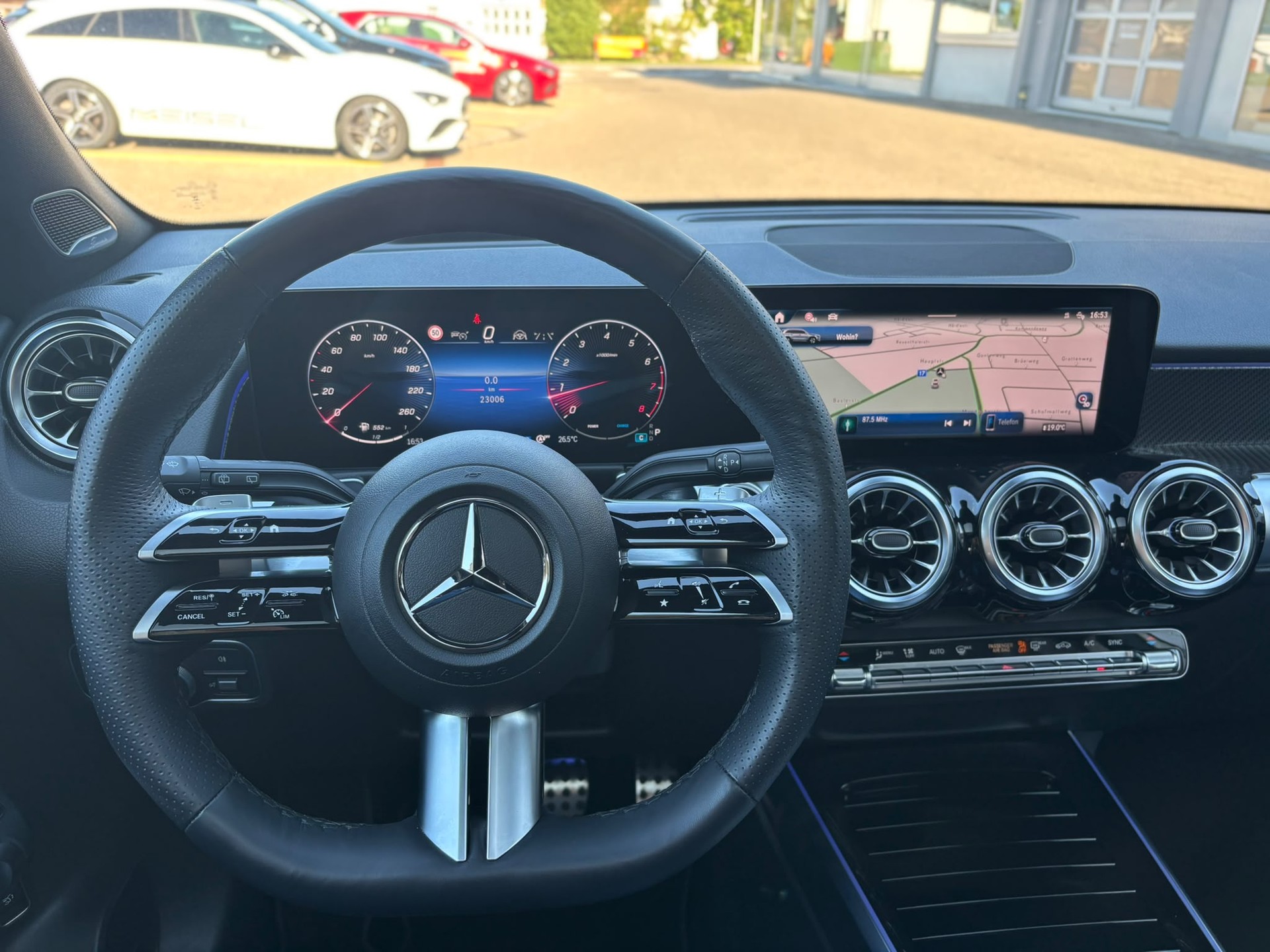 MERCEDES-BENZ GLB 250 AMG-Line 4Matic-image-10