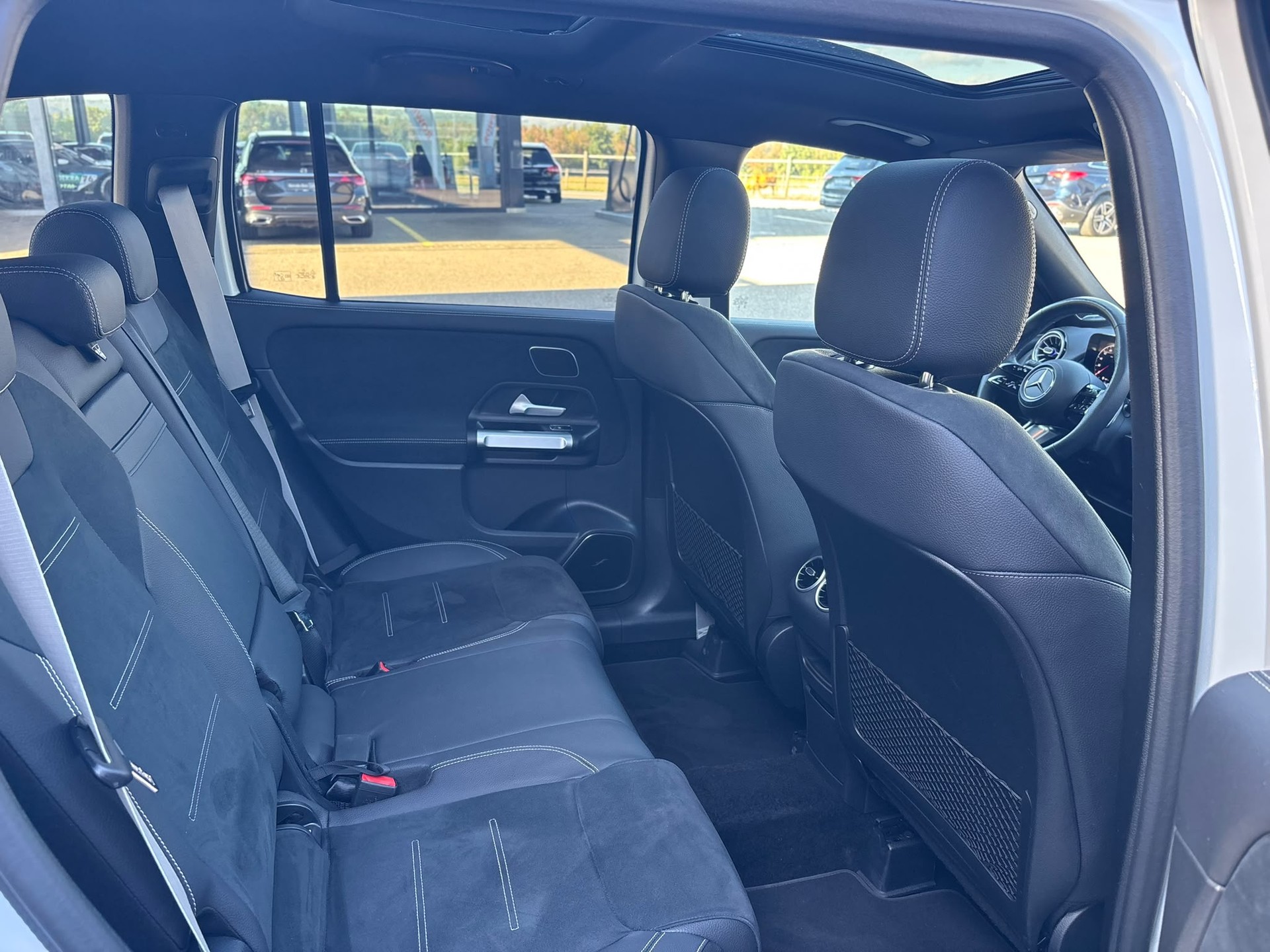 MERCEDES-BENZ GLB 250 AMG-Line 4Matic-image-9