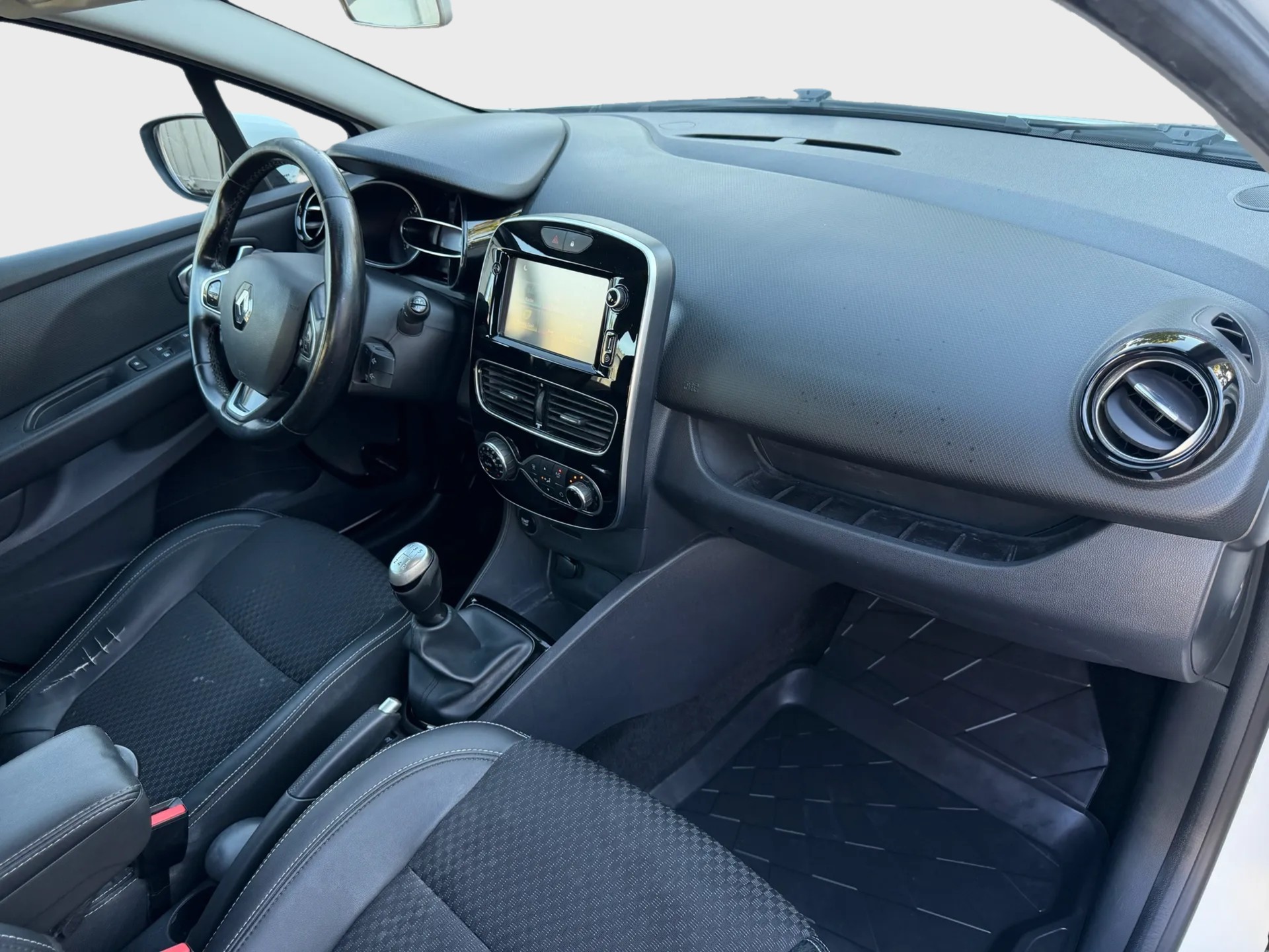 RENAULT Clio Grandtour 1.5 dCi Business Line-image-11