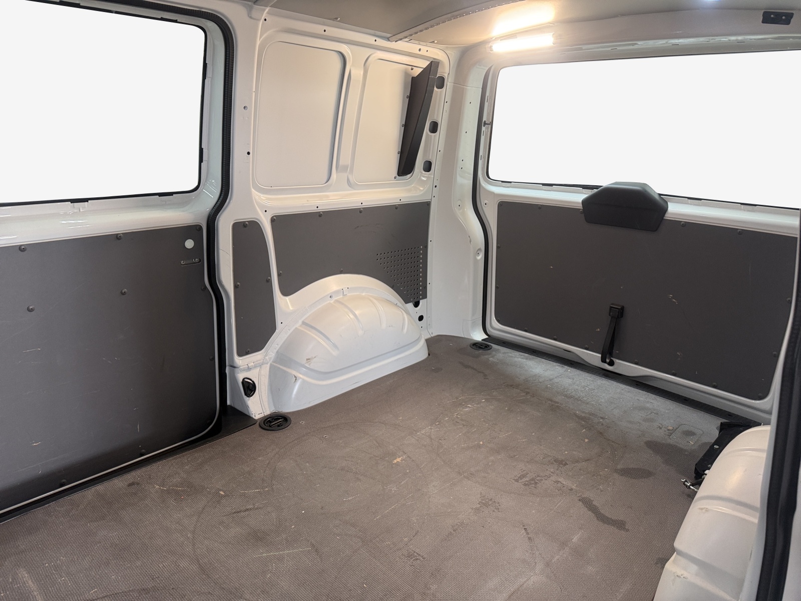 VW T6.1 2.0 TDI DSG-image-11