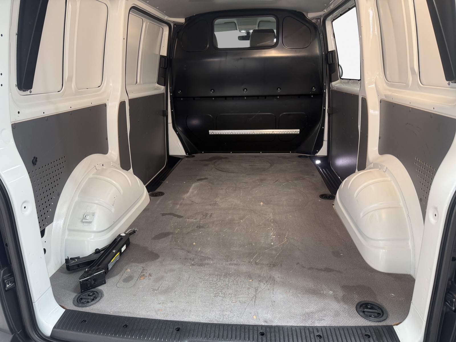VW T6.1 2.0 TDI DSG-image-12