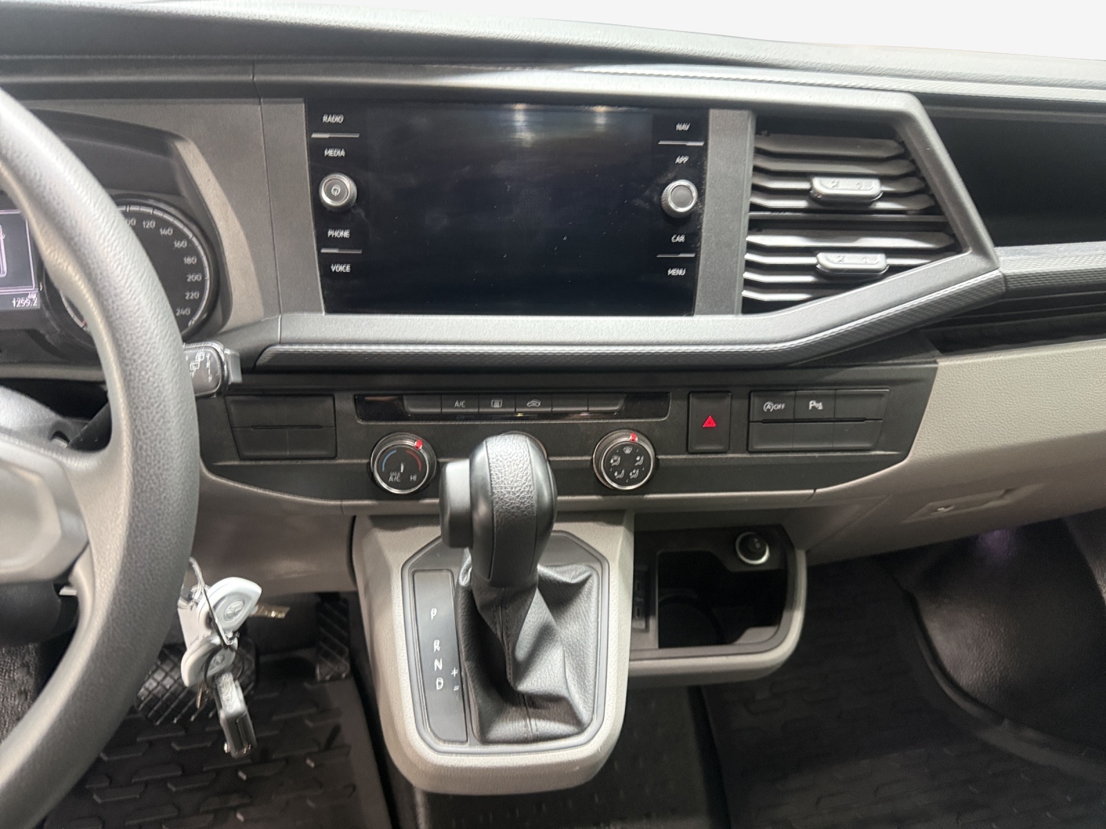 VW T6.1 2.0 TDI DSG-image-10