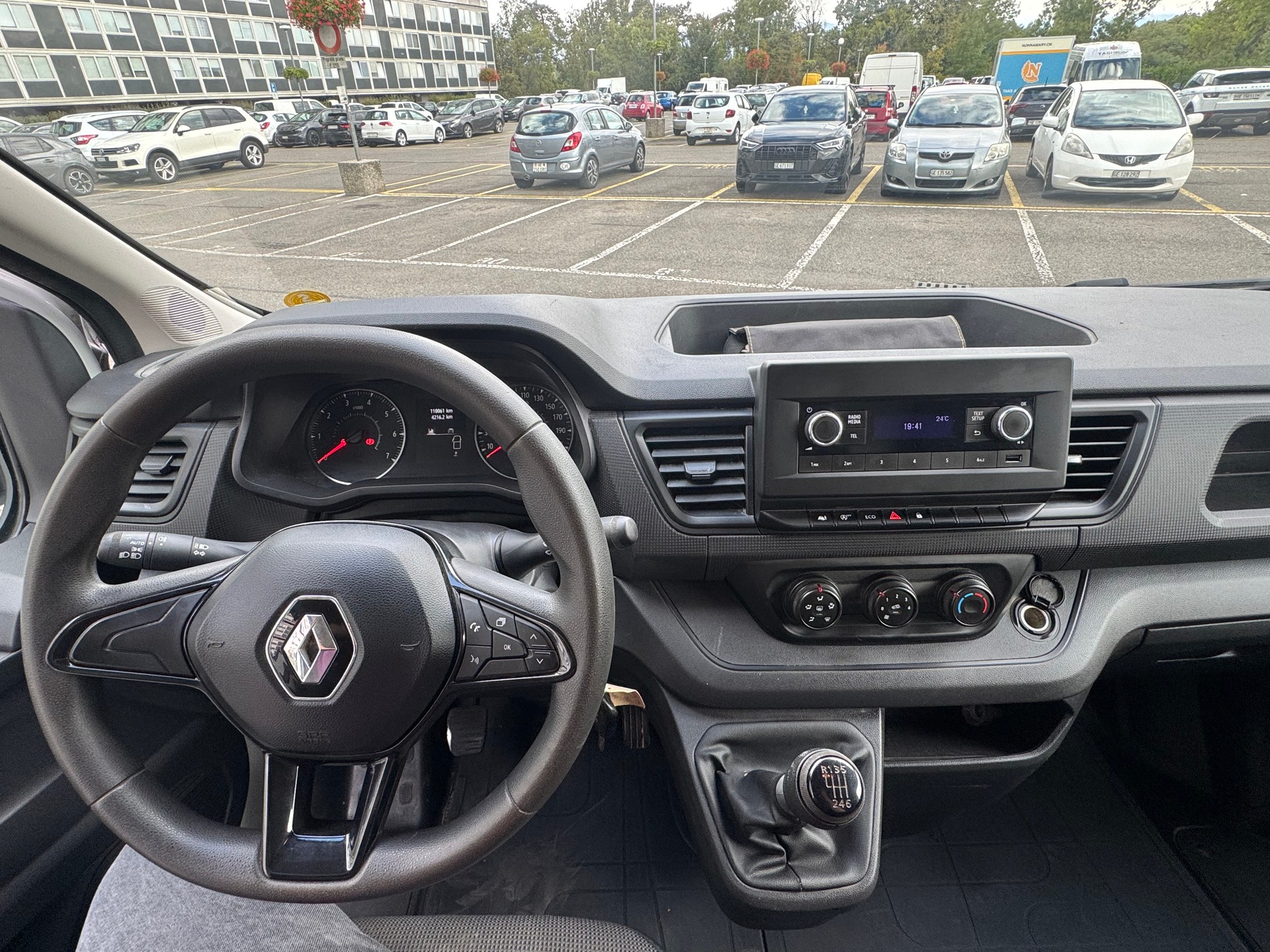 RENAULT Trafic 2.0 Blue dCi110 Access L1H1-image-14