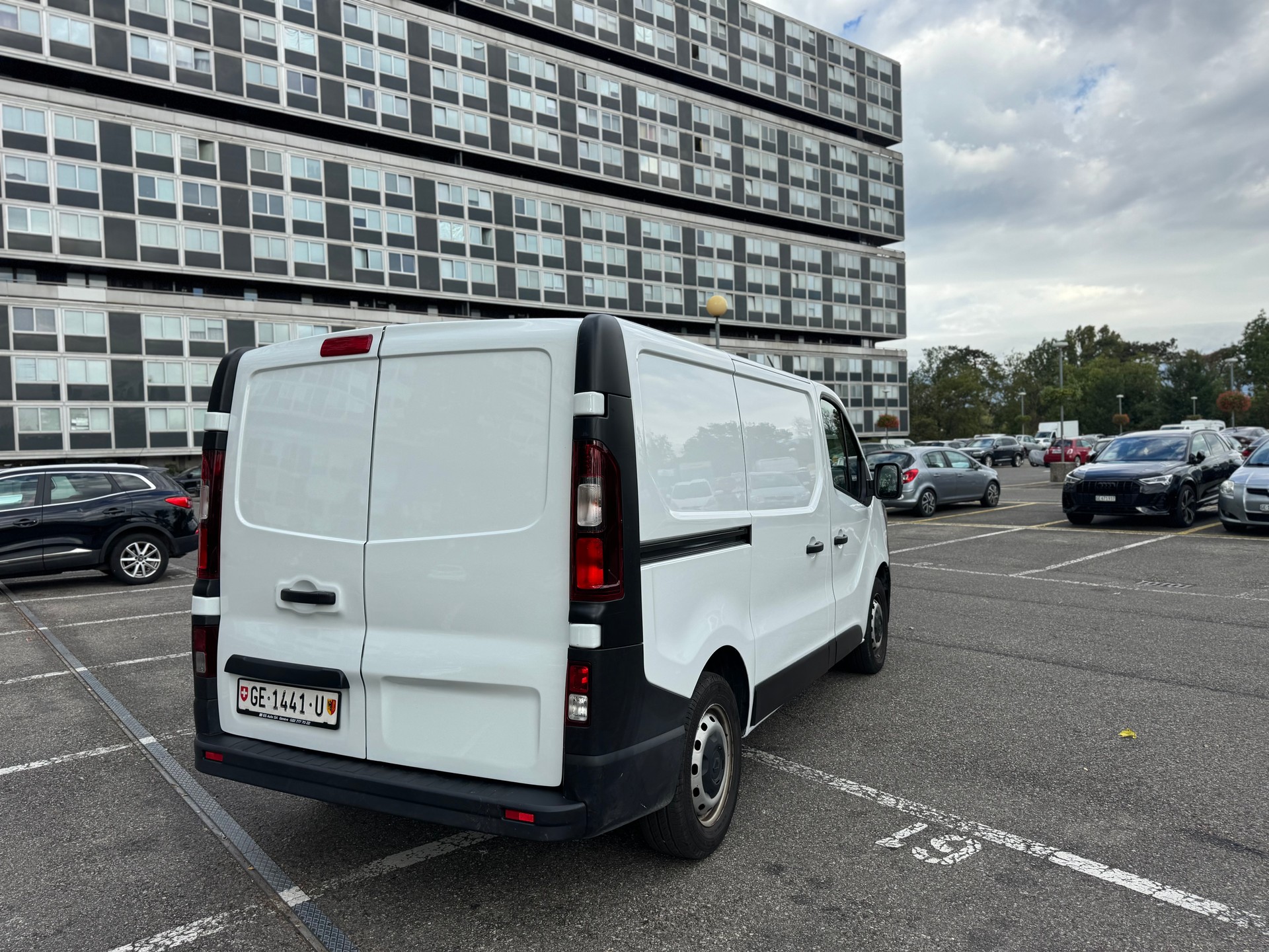 RENAULT Trafic 2.0 Blue dCi110 Access L1H1-image-8