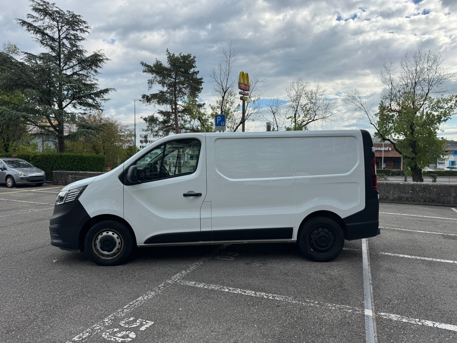 RENAULT Trafic 2.0 Blue dCi110 Access L1H1-image-6