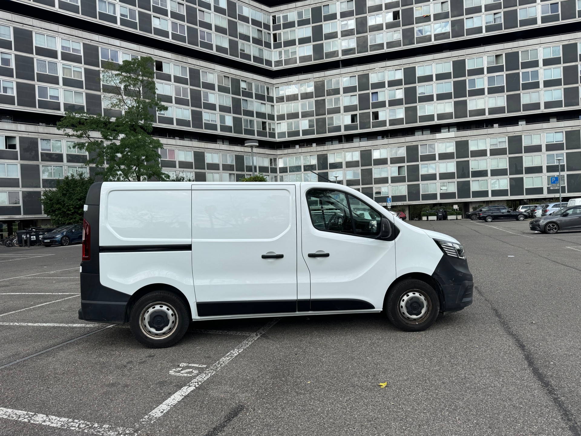 RENAULT Trafic 2.0 Blue dCi110 Access L1H1-image-5