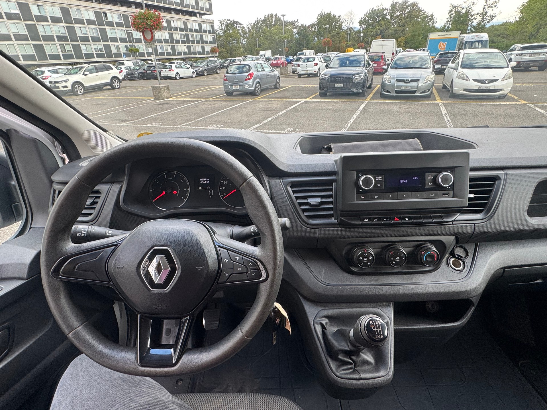 RENAULT Trafic 2.0 Blue dCi110 Access L1H1-image-13