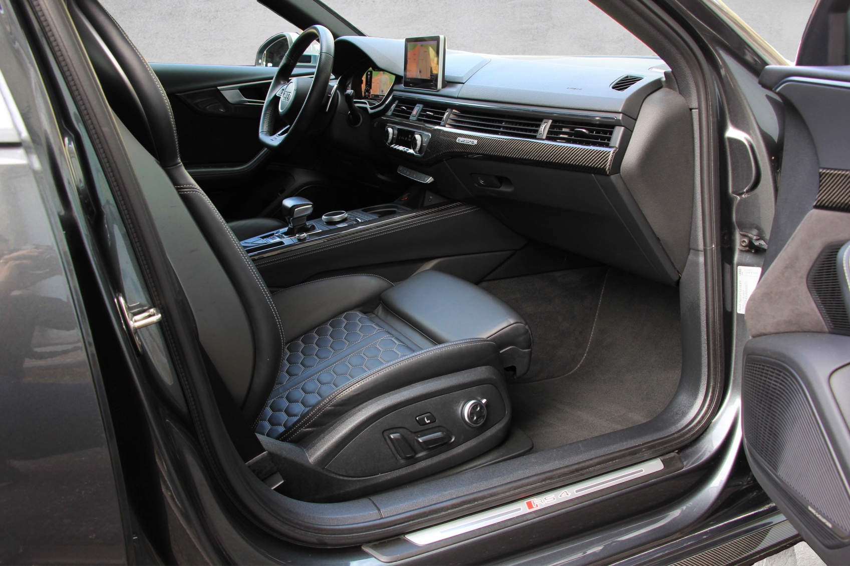 AUDI RS4 Avant 2.9 TFSI quattro tiptronic-image-16