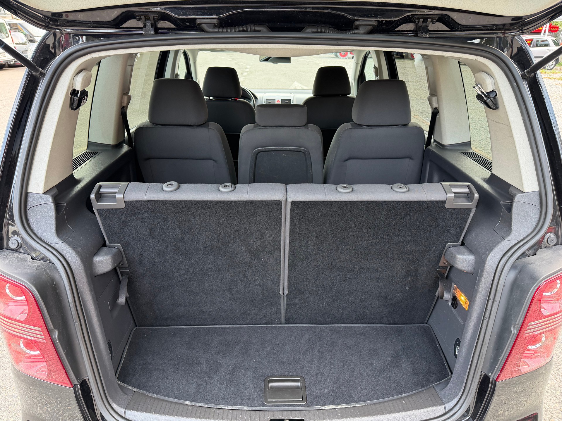 VW Touran 1.4 TSI Highline DSG-image-6