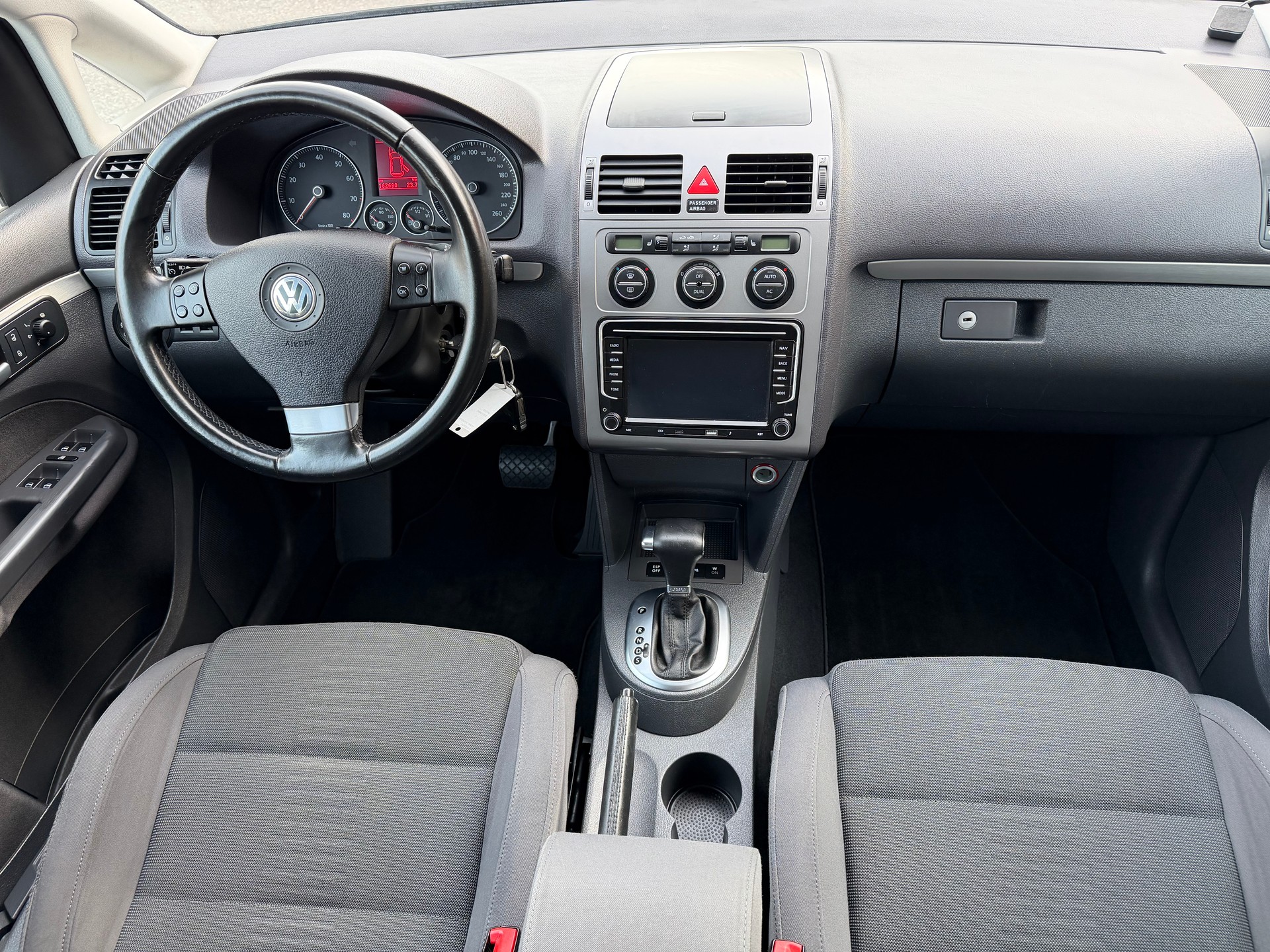 VW Touran 1.4 TSI Highline DSG-image-8