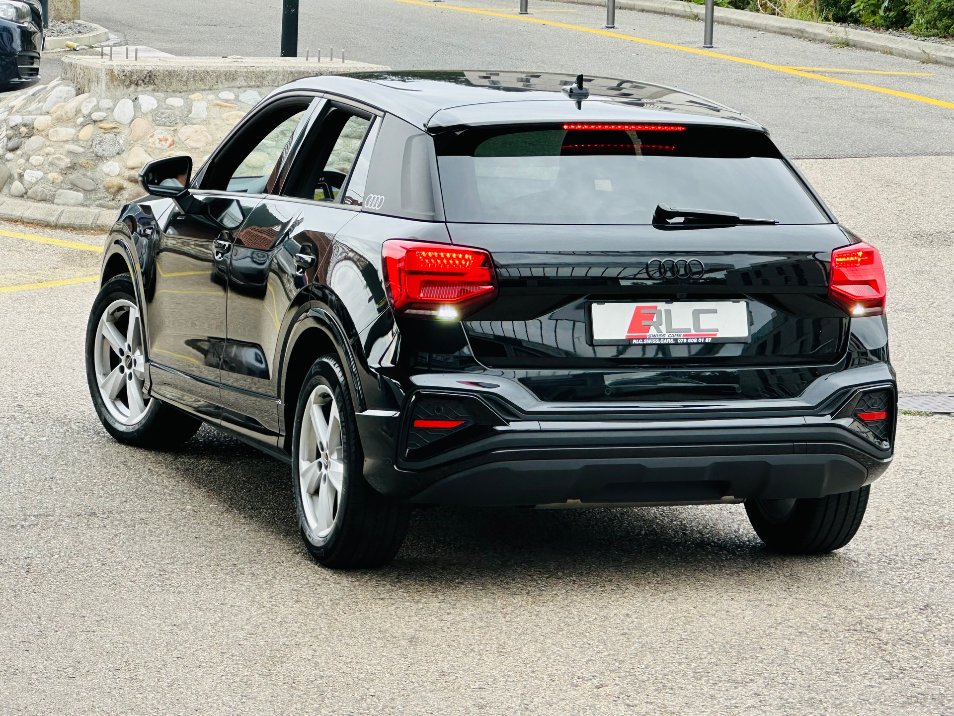 AUDI Q2 35 TFSI S line S-tronic-image-9