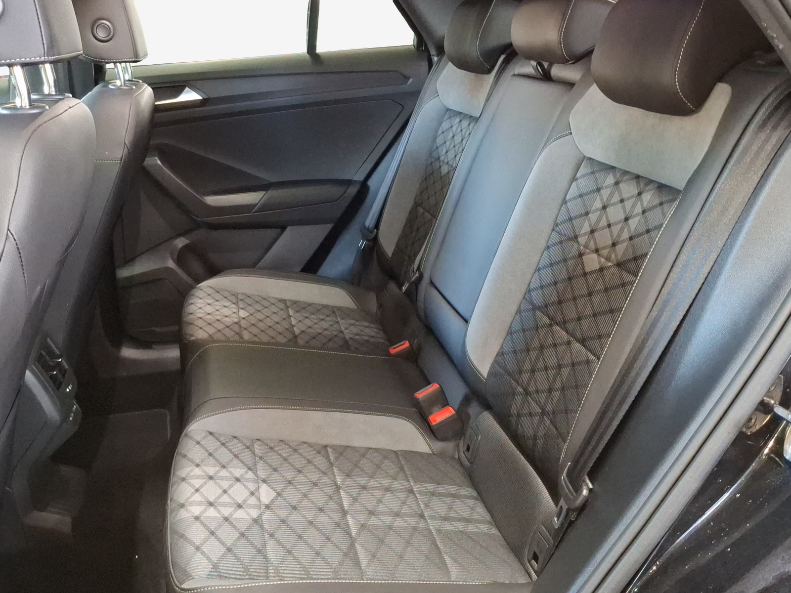 VW T-Roc 2.0 TSI R-Line DSG 4Motion-image-11