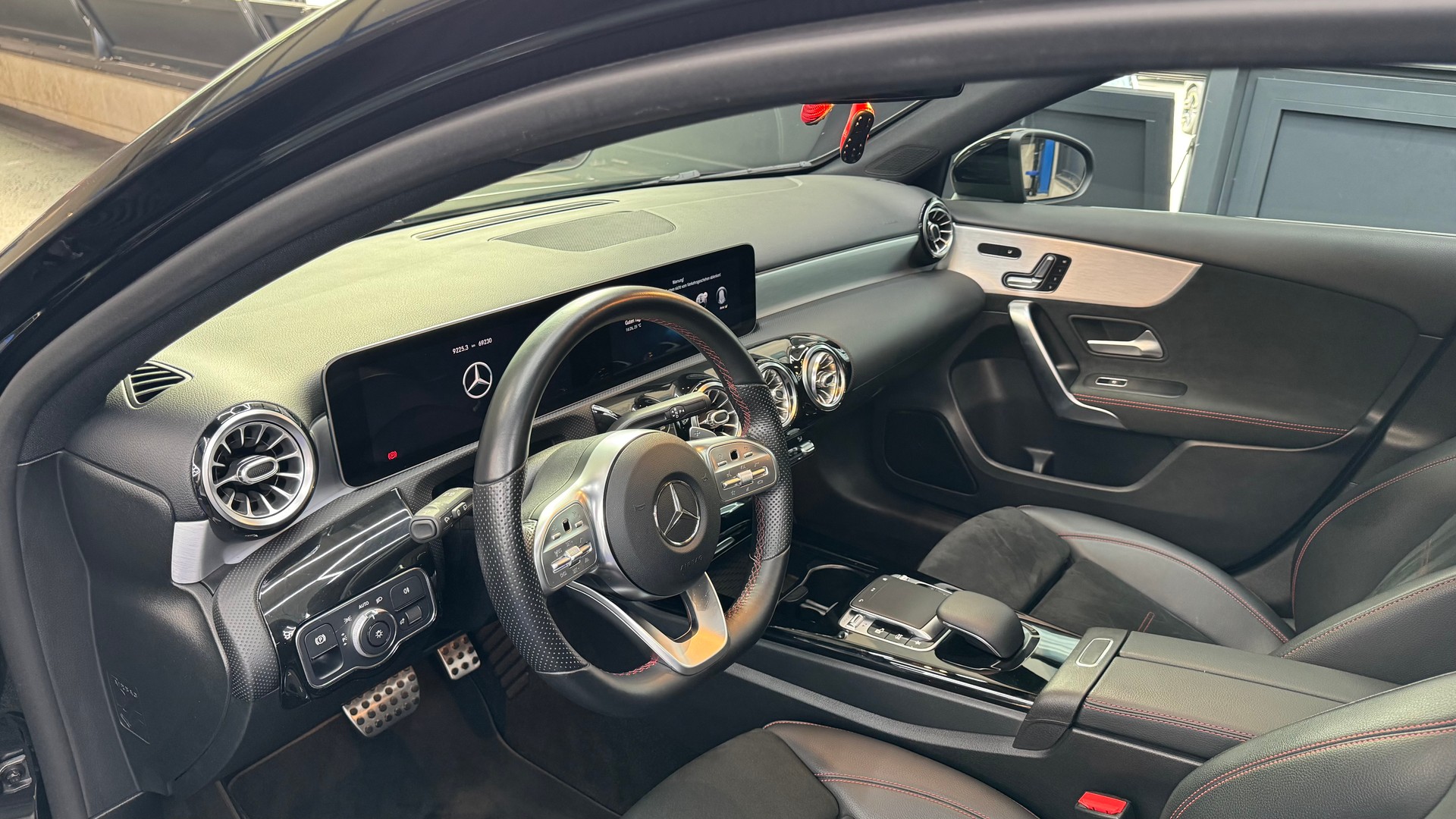 MERCEDES-BENZ A 250 AMG Line 4m-image-6