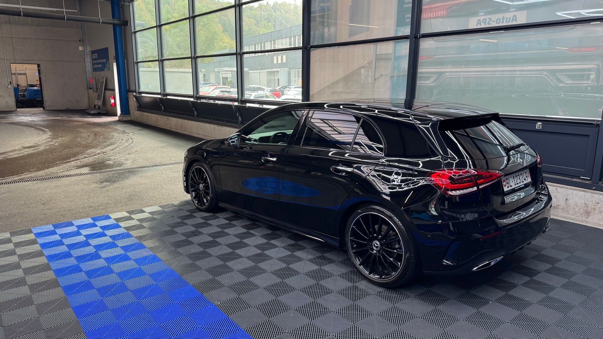 MERCEDES-BENZ A 250 AMG Line 4m-image-3