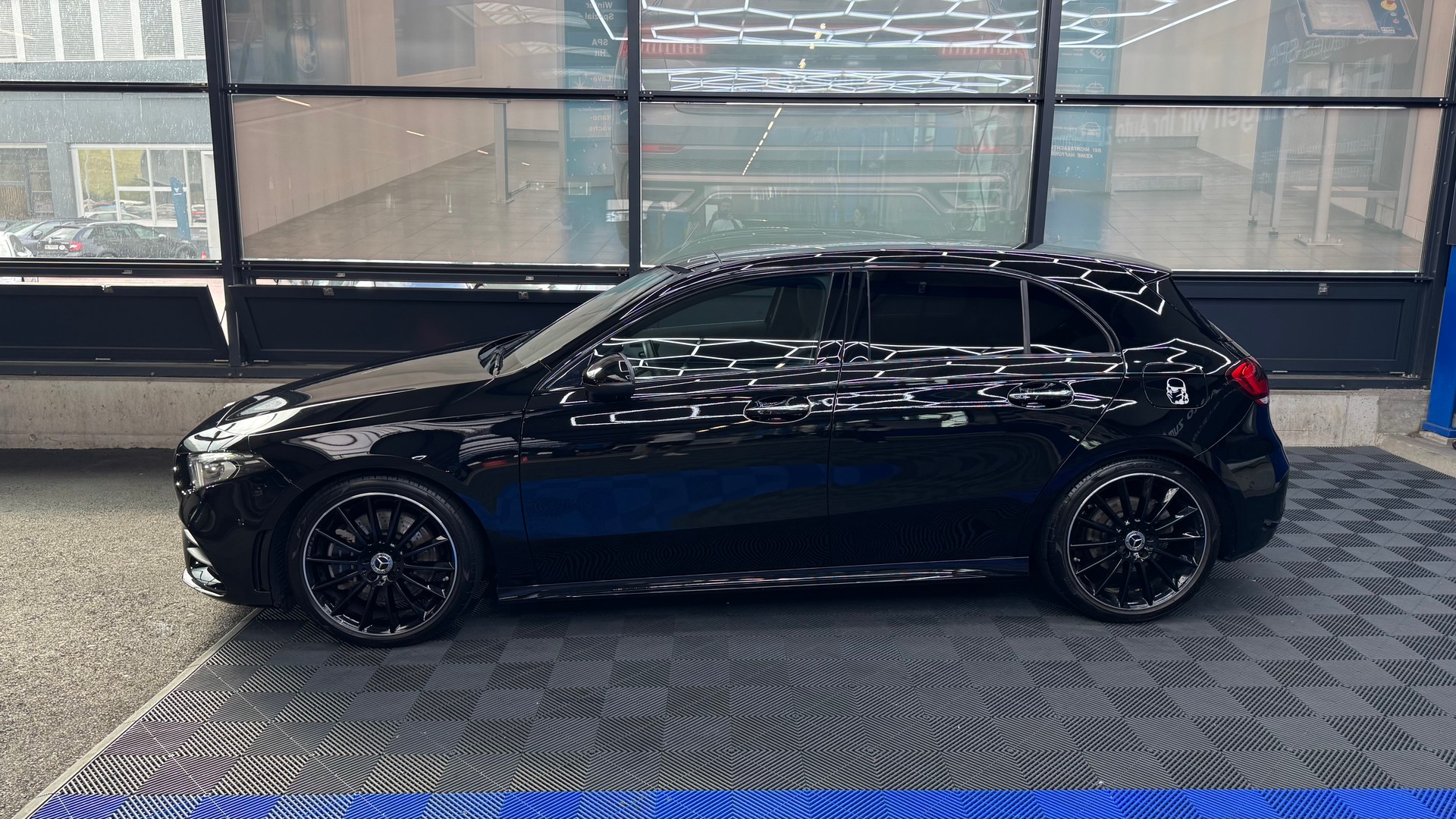 MERCEDES-BENZ A 250 AMG Line 4m-image-1