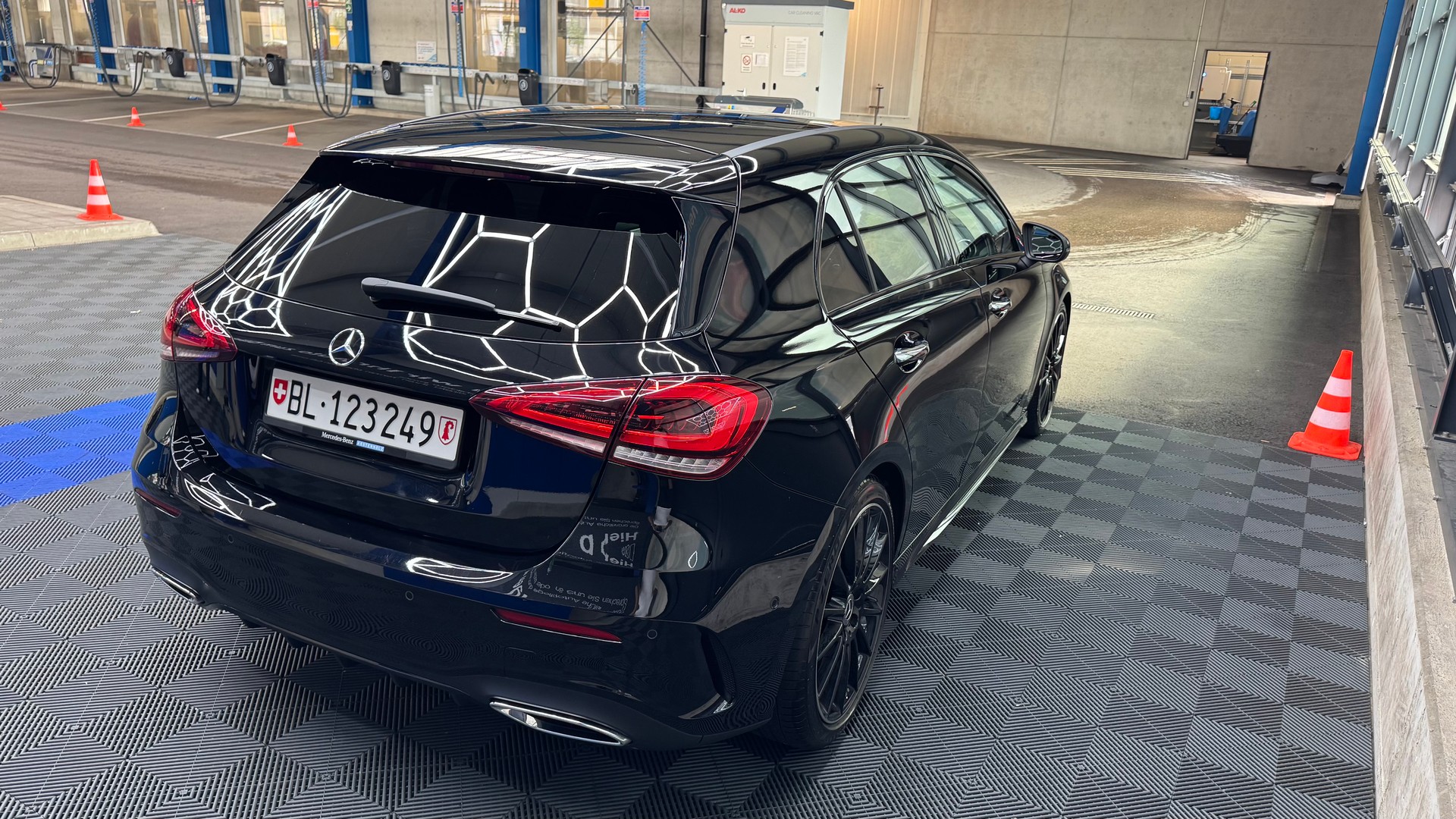 MERCEDES-BENZ A 250 AMG Line 4m-image-5
