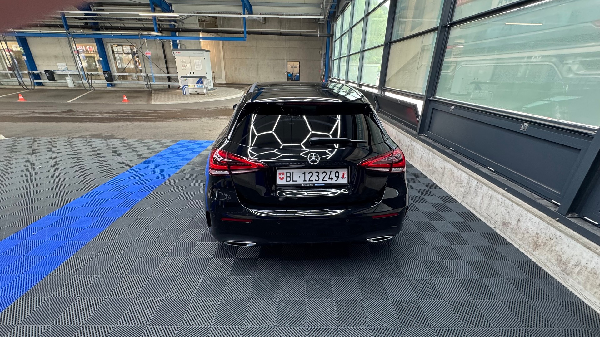 MERCEDES-BENZ A 250 AMG Line 4m-image-4
