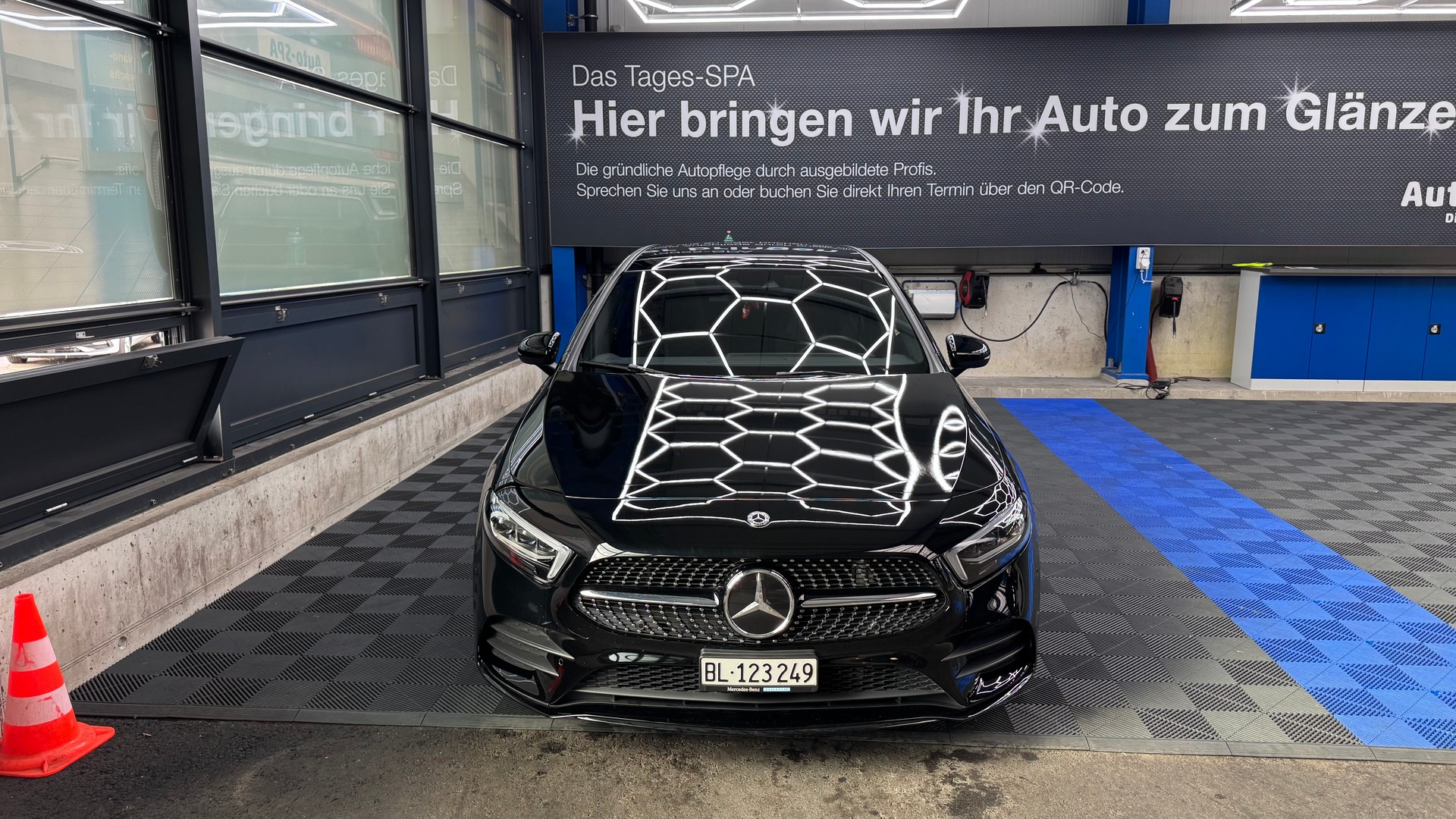MERCEDES-BENZ A 250 AMG Line 4m-image-2